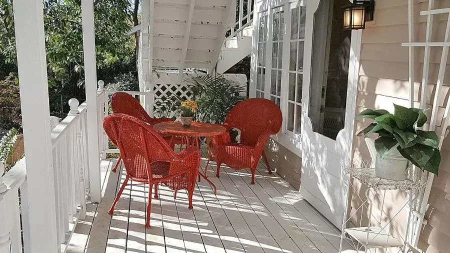 Property building, Patio/Outdoor Area in Rosemont B&B Cottages