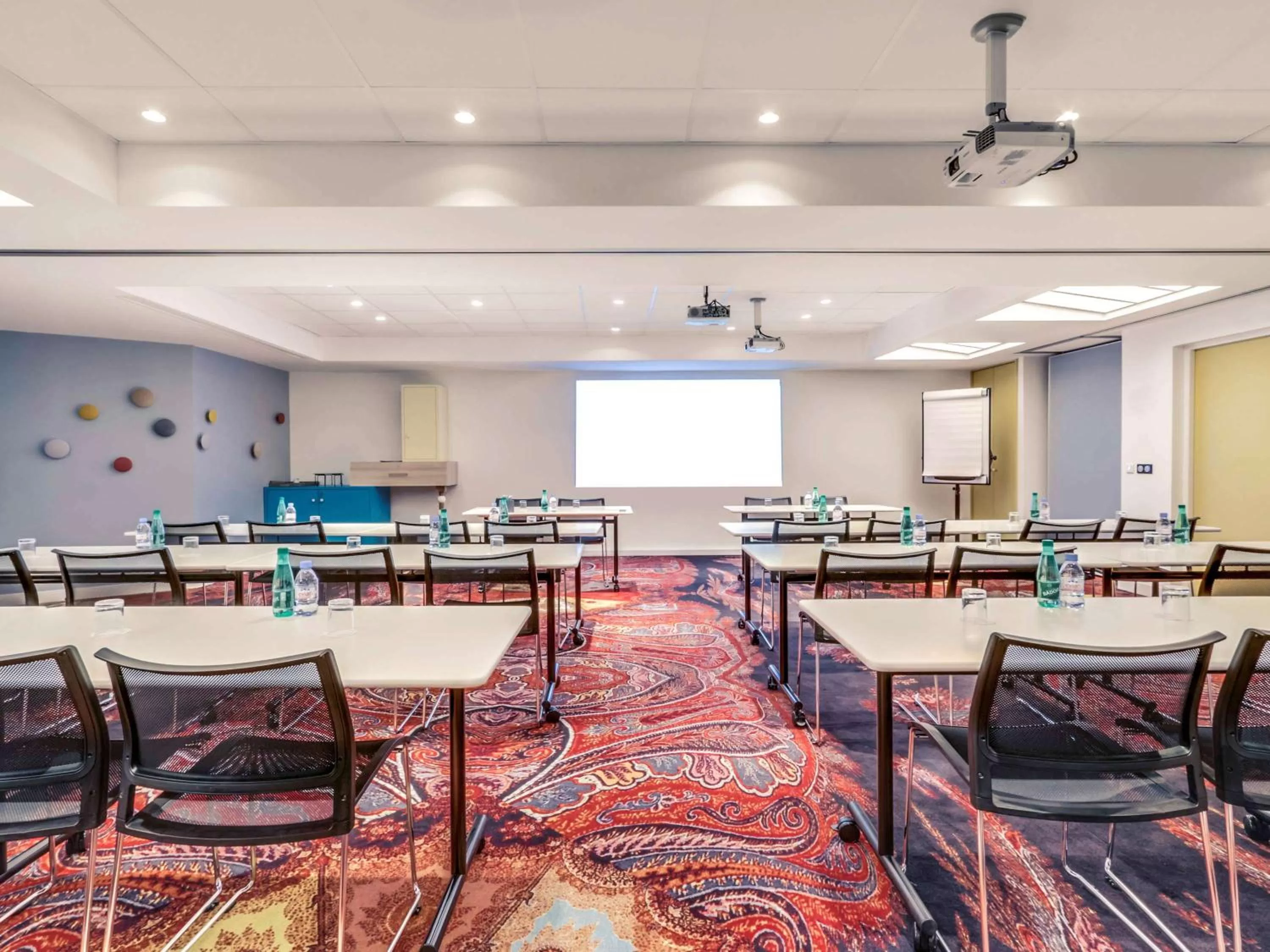 Property building in Hôtel Mercure Paris Centre Gare Montparnasse