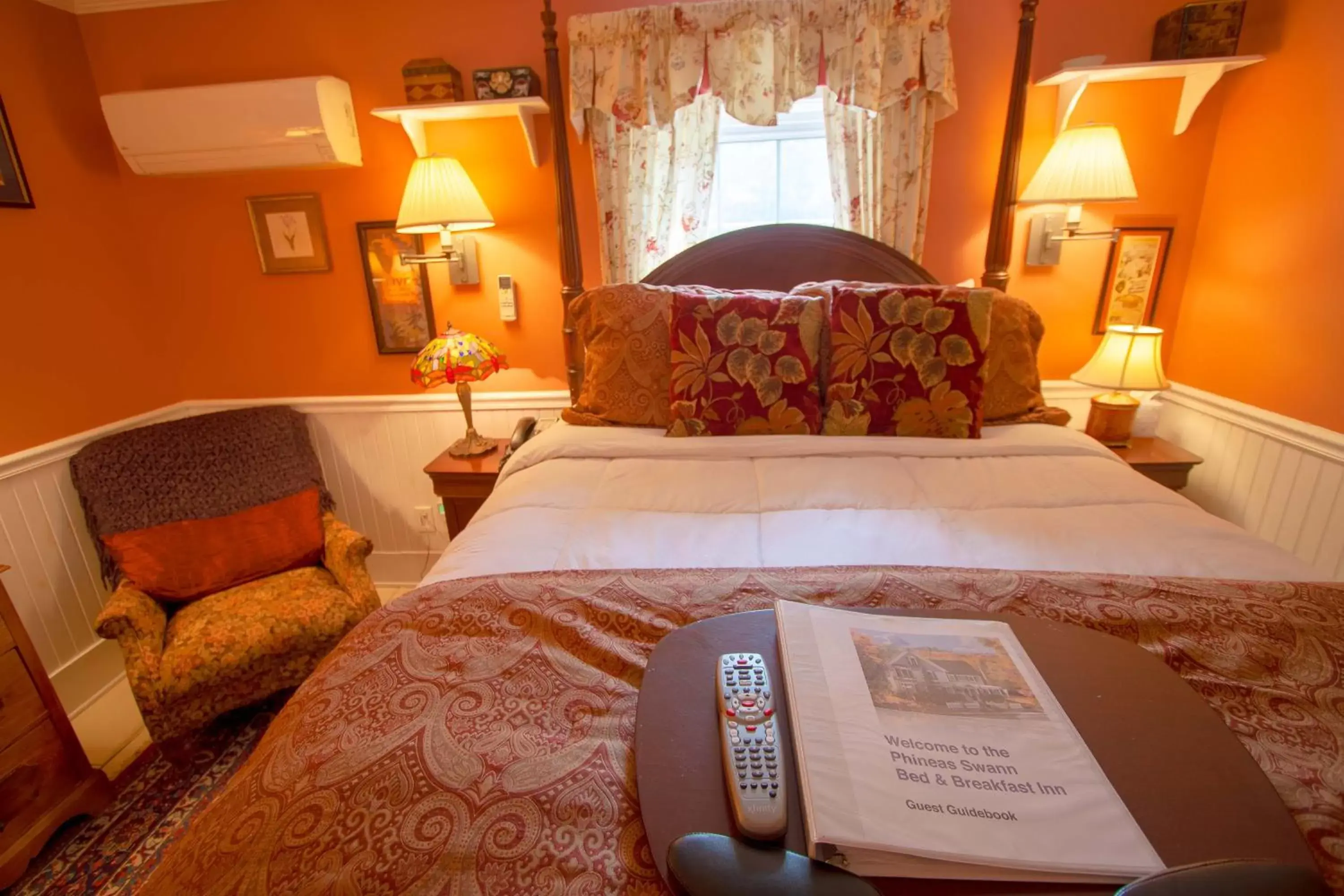 Photo of the whole room, Bed in Phineas Swann Inn & Spa