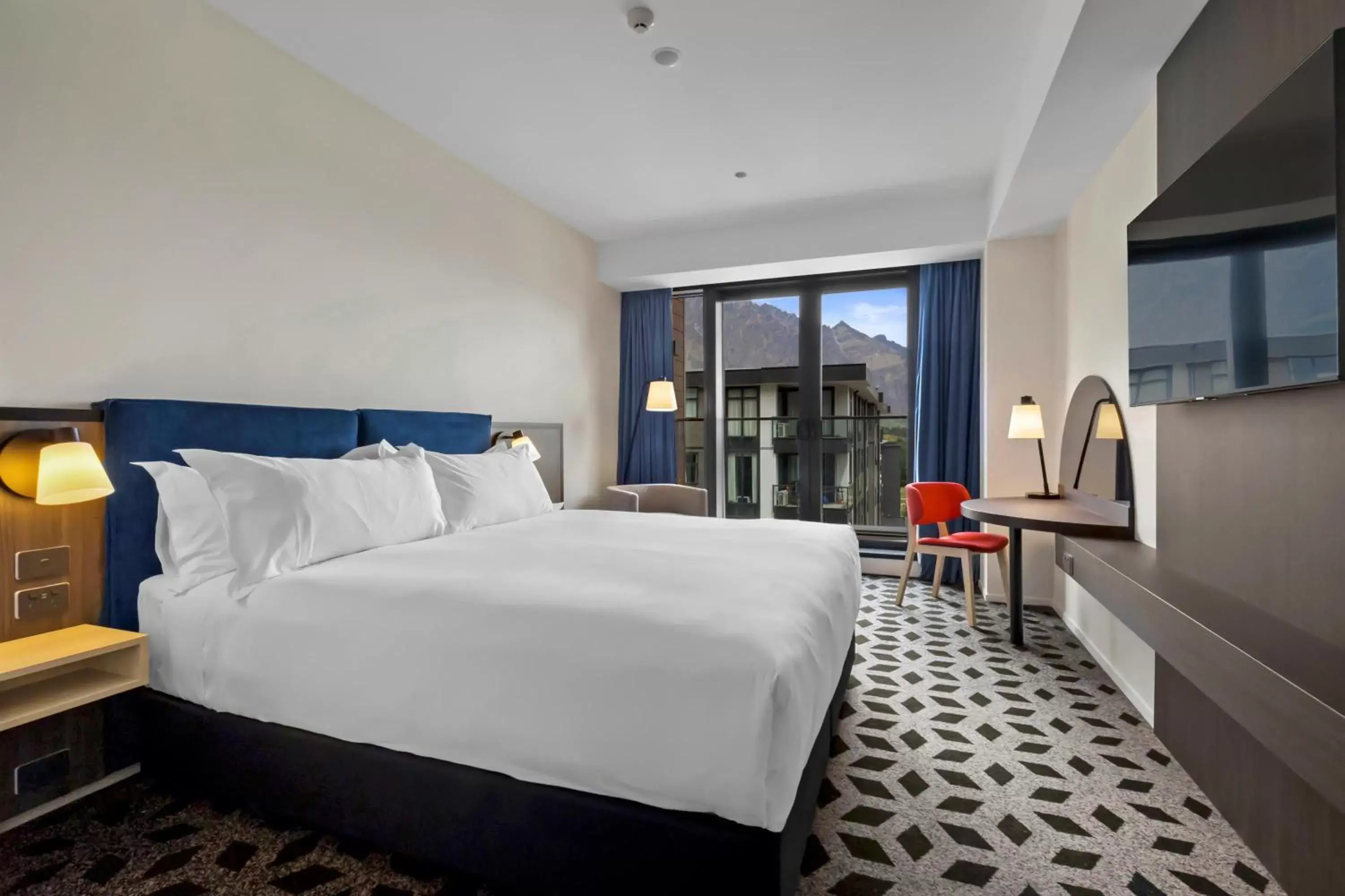 Standard King Room with Balcony in Holiday Inn Queenstown Remarkables Park Standard King Room with Balcony in Holiday Inn Queenstown Remarkables Park