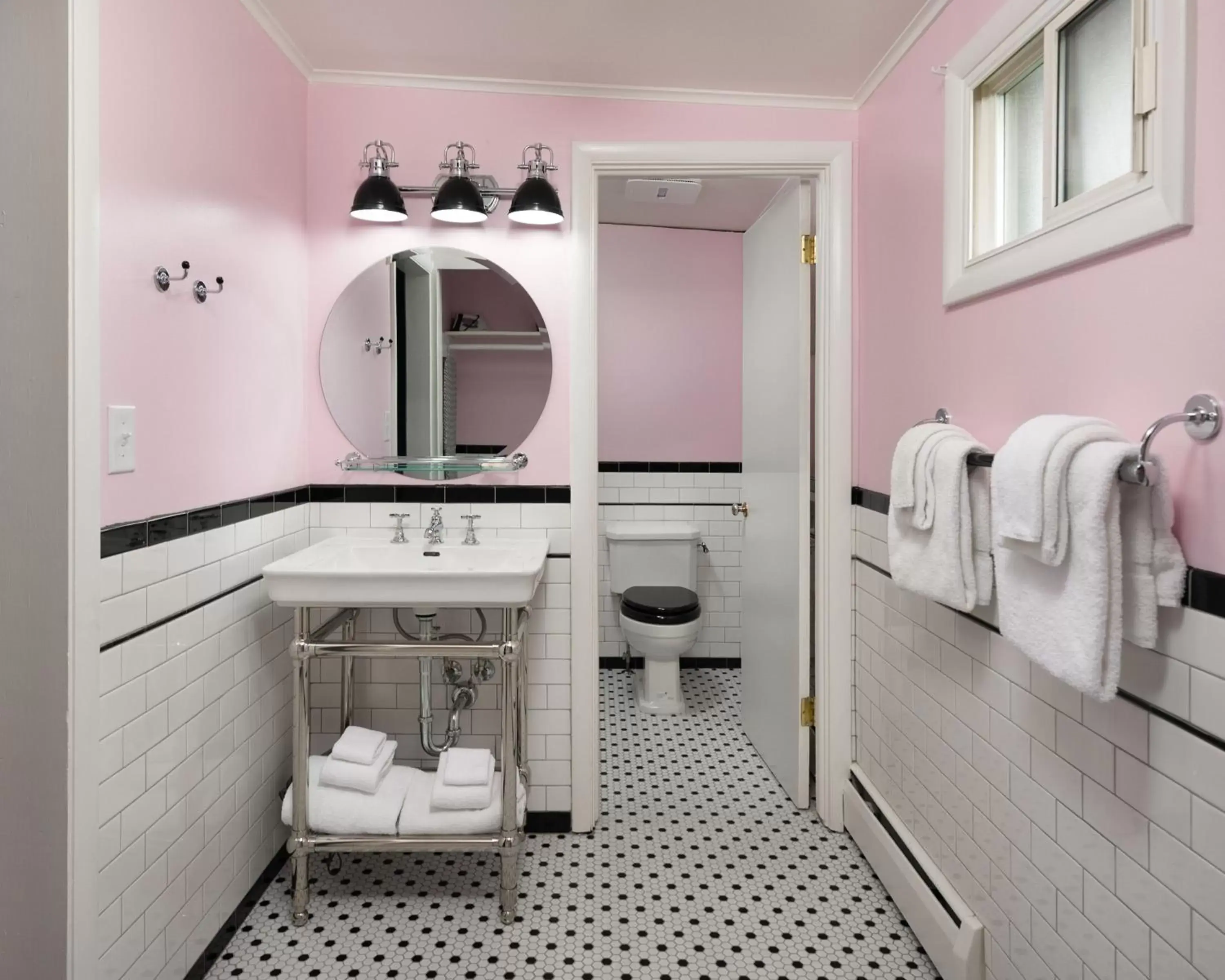 Bathroom in Sapphire Motel Midtown Bozeman