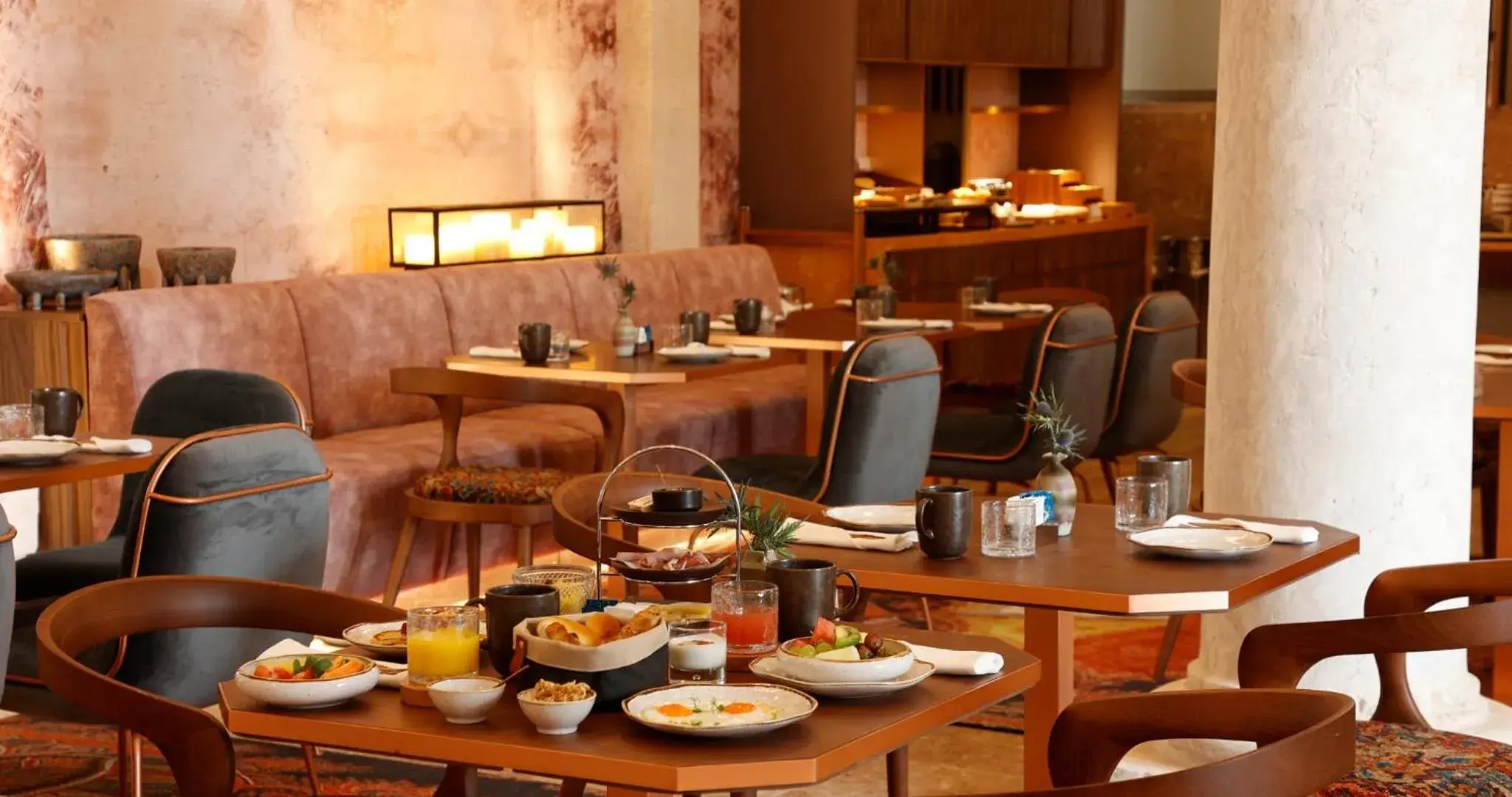 Restaurant/Places to Eat in Convent Square Lisbon, Vignette Collection, an IHG Hotel