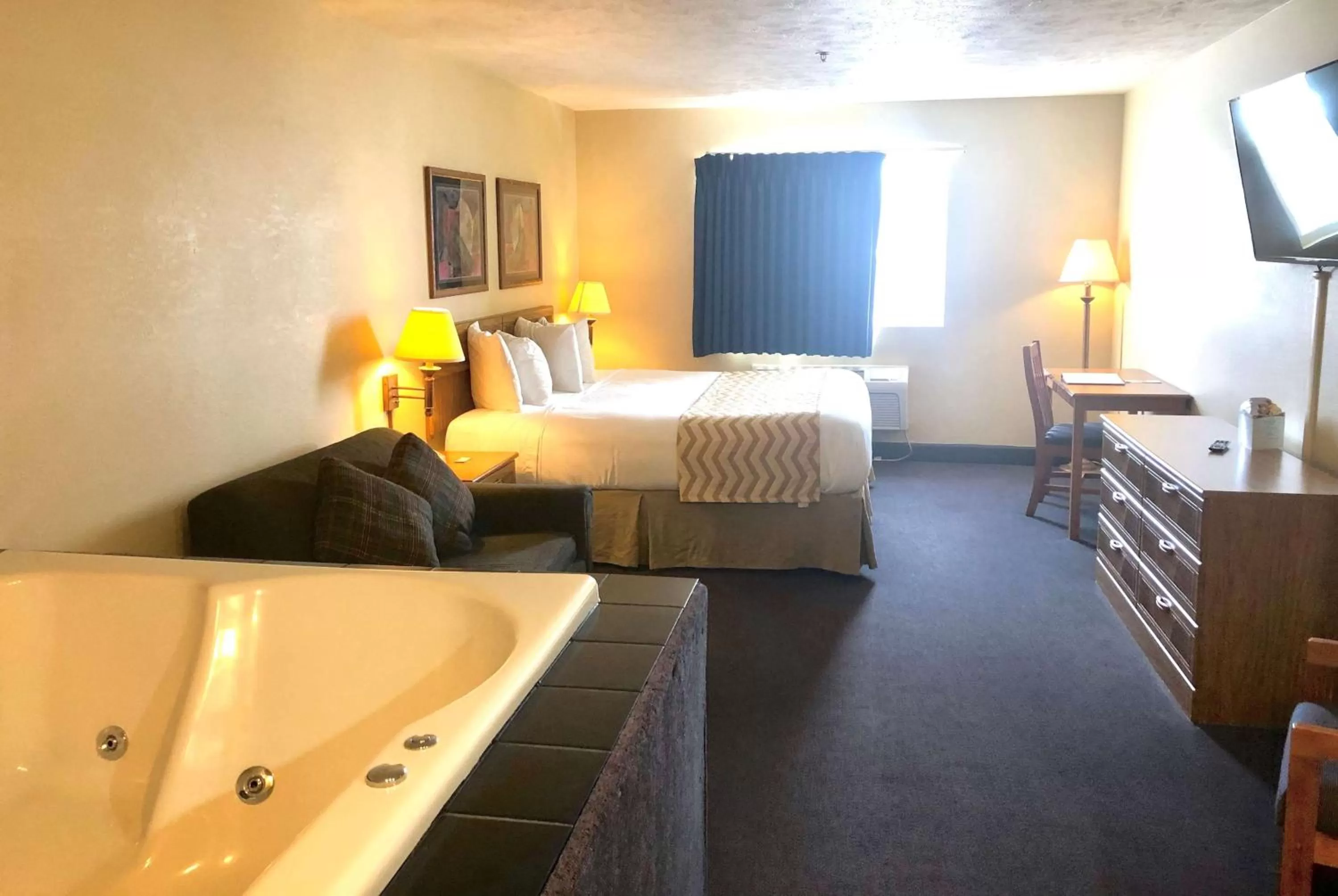 Photo of the whole room, Bed in Travelodge by Wyndham Grand Island