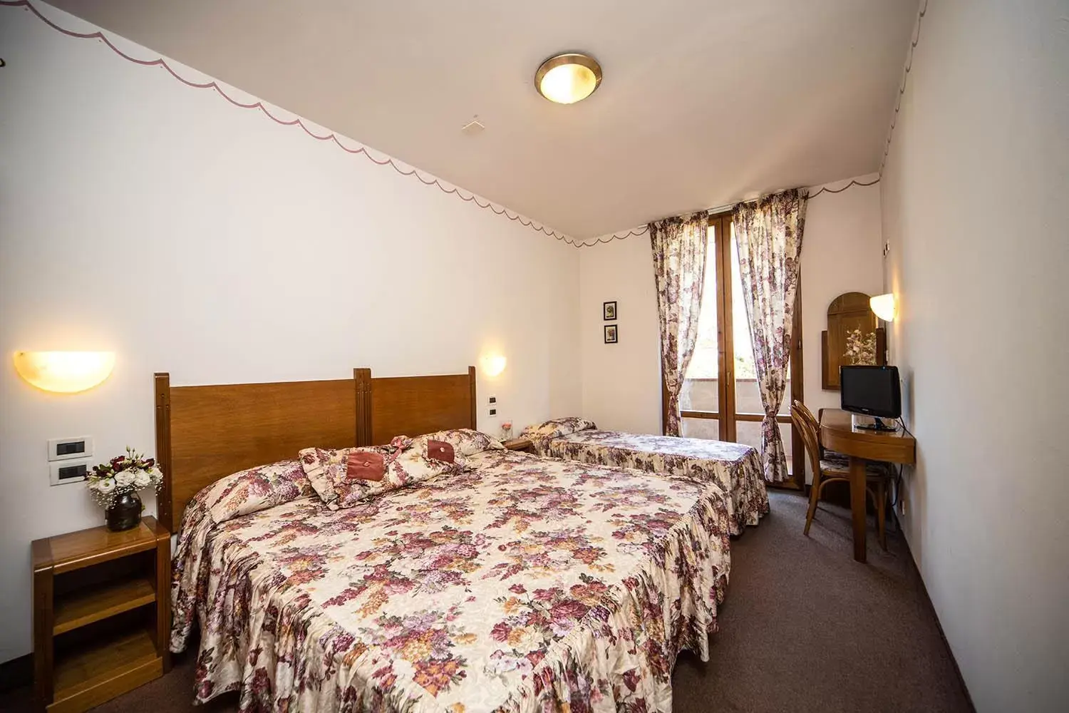 Bed in Hotel Ristorante Farneta