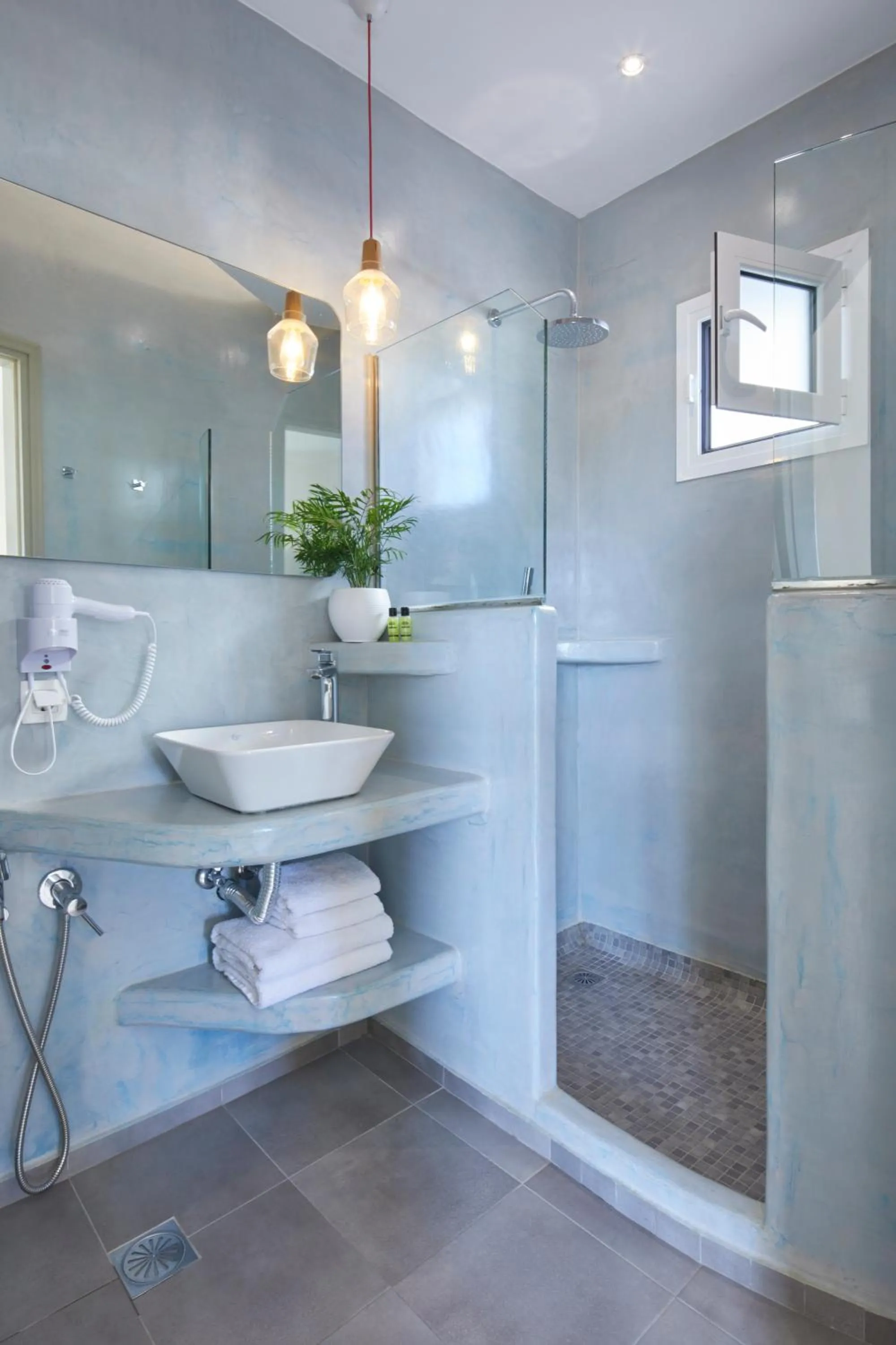 Time of day in Nissos Thira