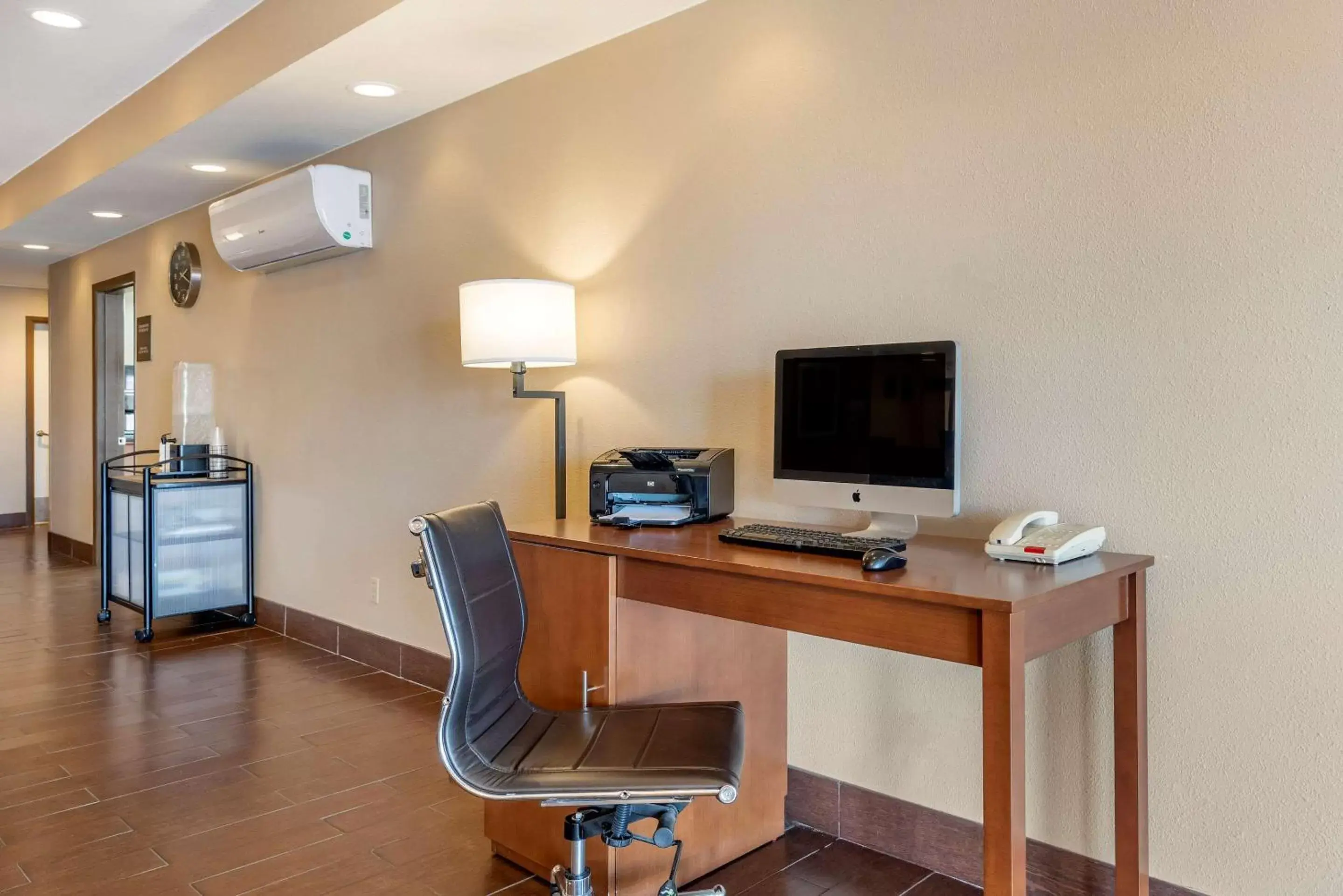 Fitness centre/facilities, TV/Entertainment Center in Comfort Inn & Suites Klamath Falls