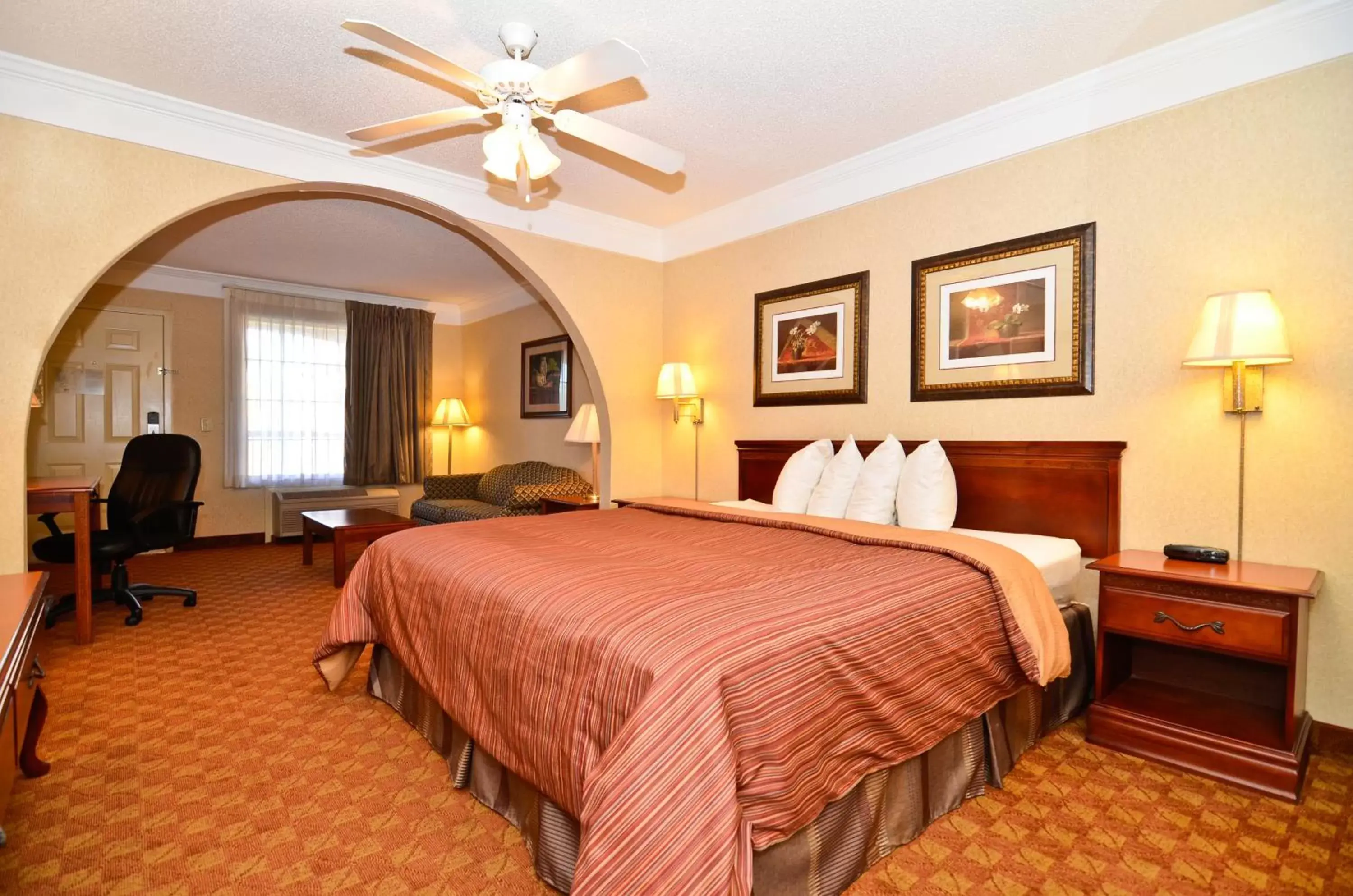 Photo of the whole room, Bed in Peach State Inn & Suites