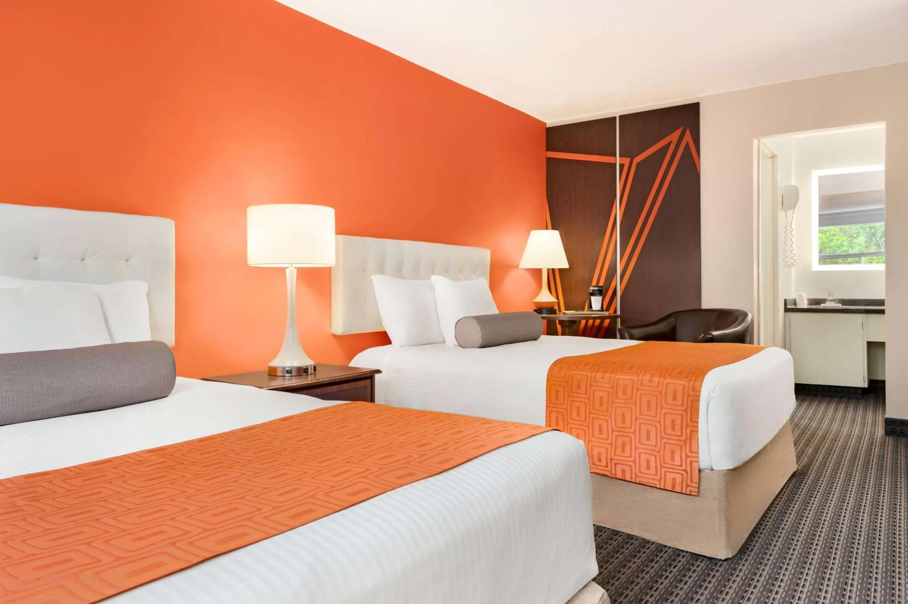 Bedroom, Bed in Howard Johnson by Wyndham Gravenhurst