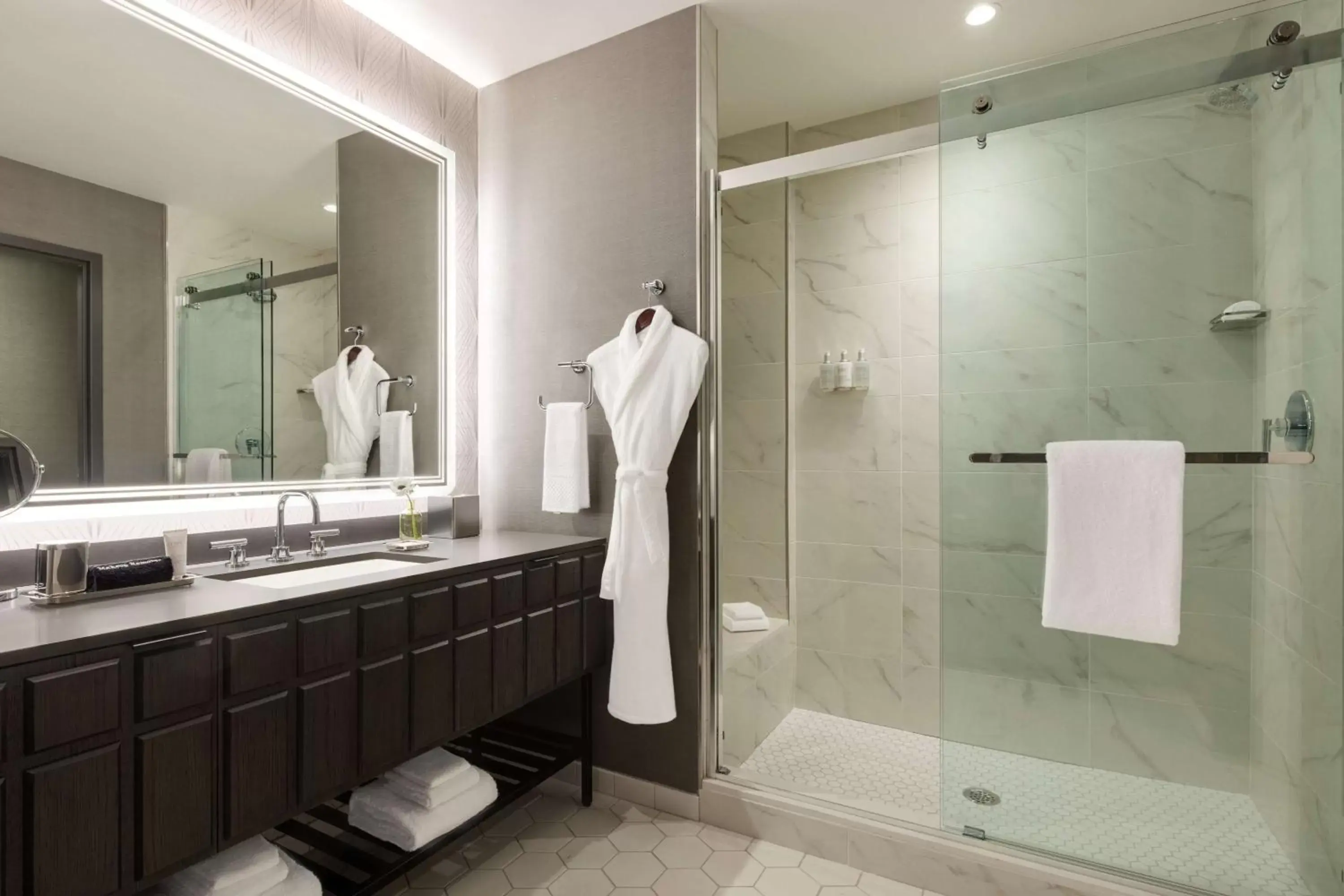 Bathroom in Valley Hotel Homewood Birmingham - Curio Collection By Hilton