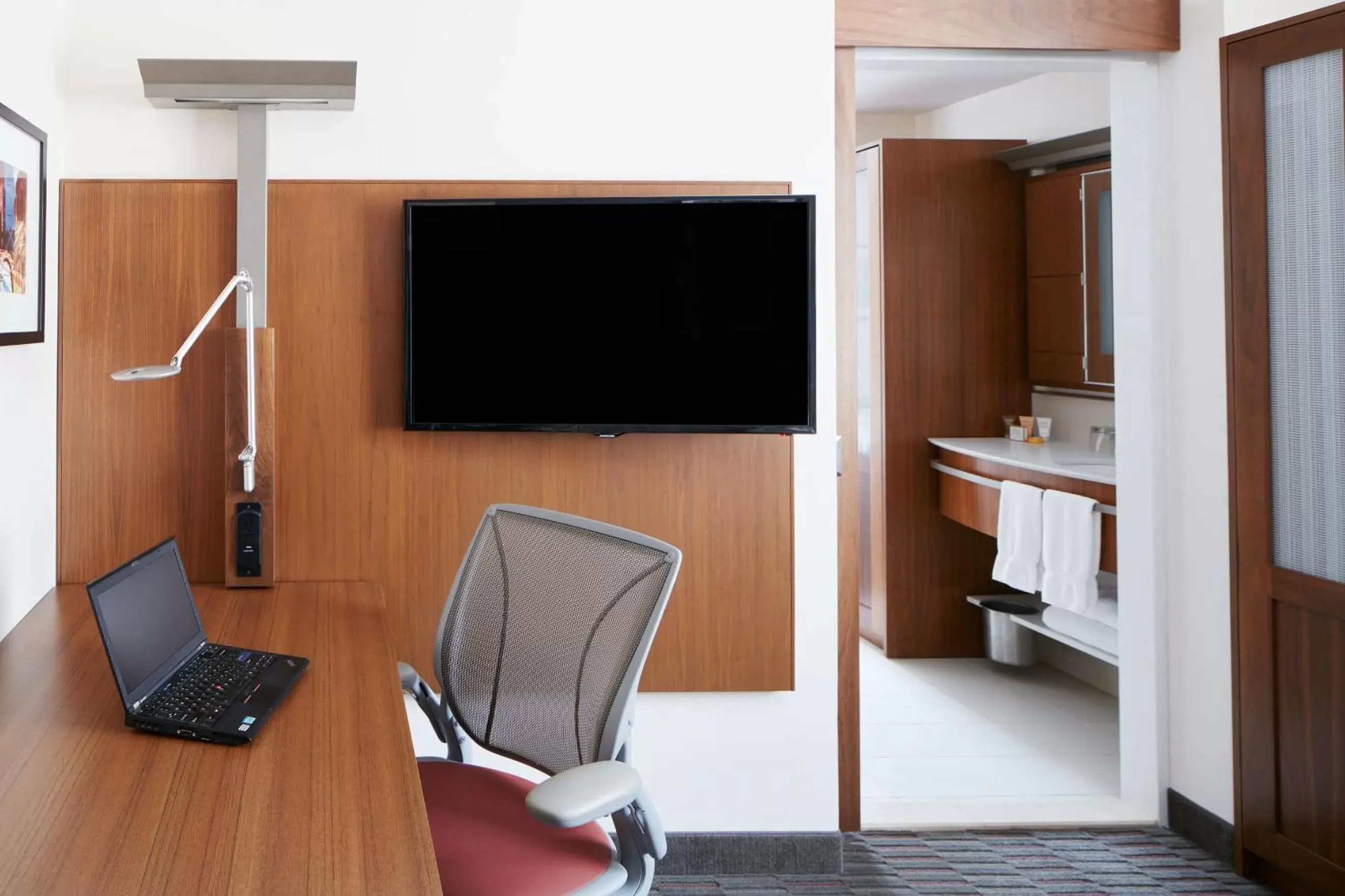 Bathroom, TV/Entertainment Center in Hotel Boutique at Grand Central