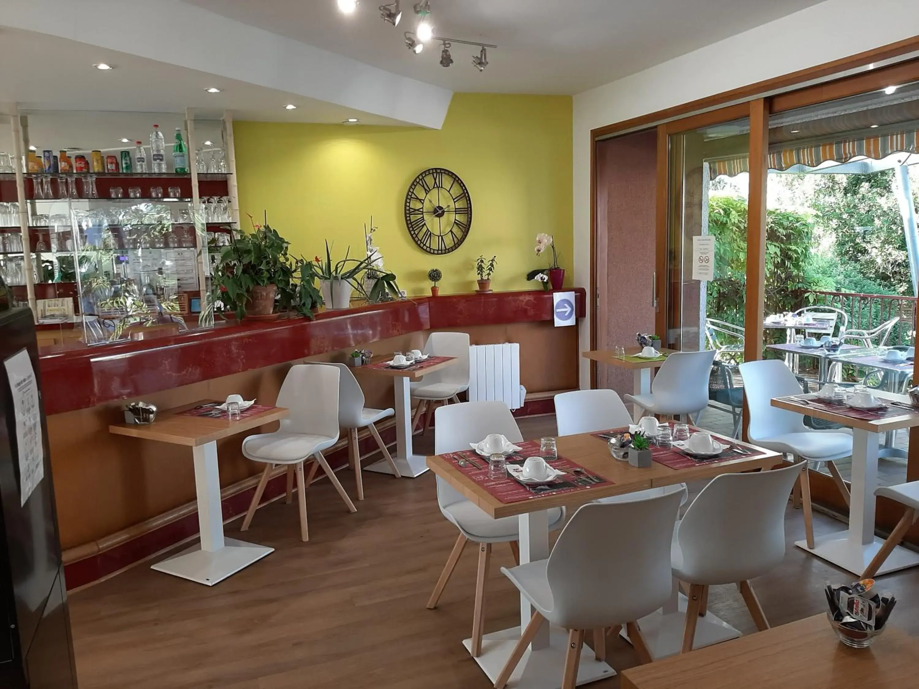 Restaurant/Places to Eat in Logis Aurea Hotel