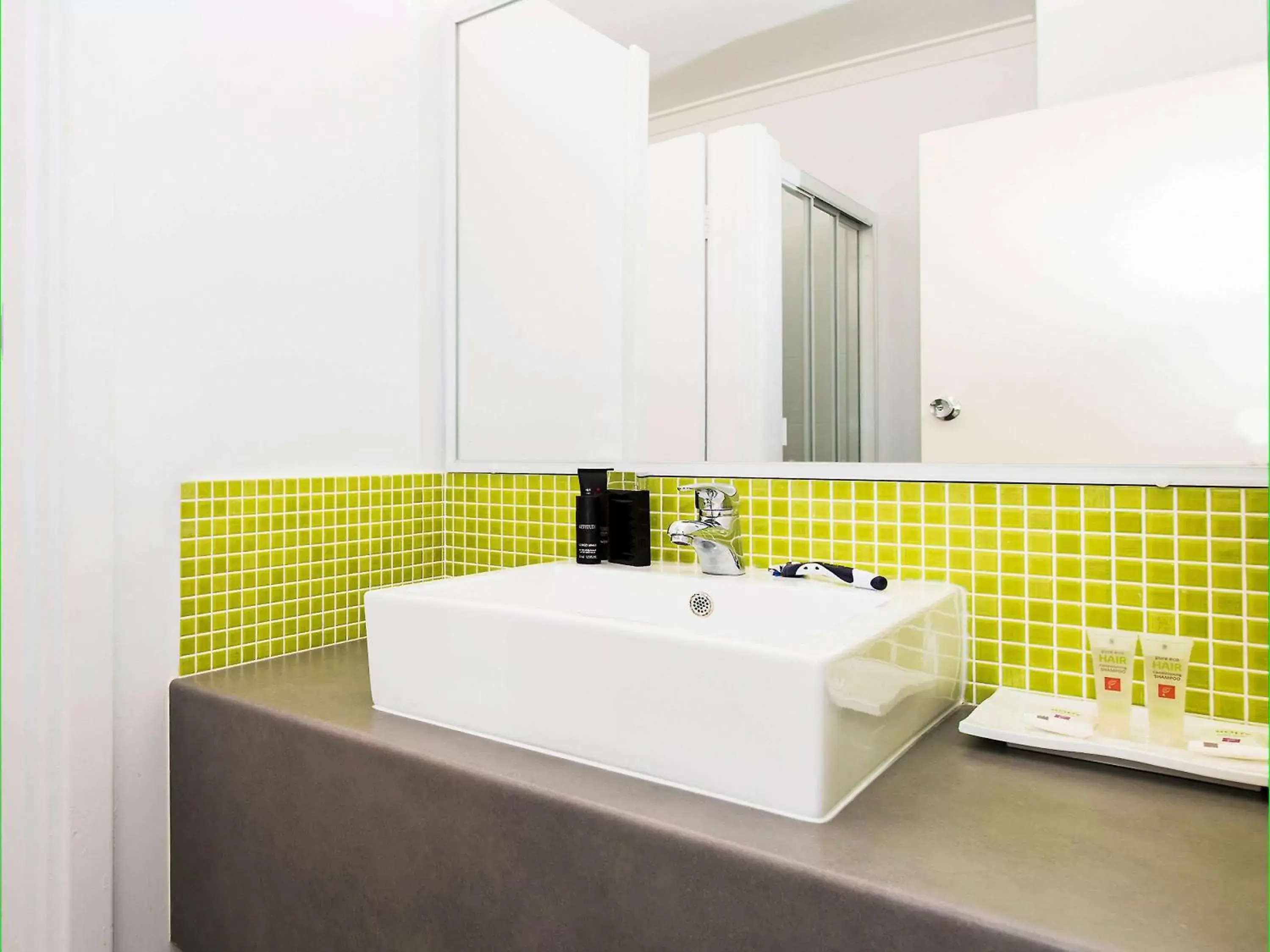 Photo of the whole room, Bathroom in ibis Styles Geraldton
