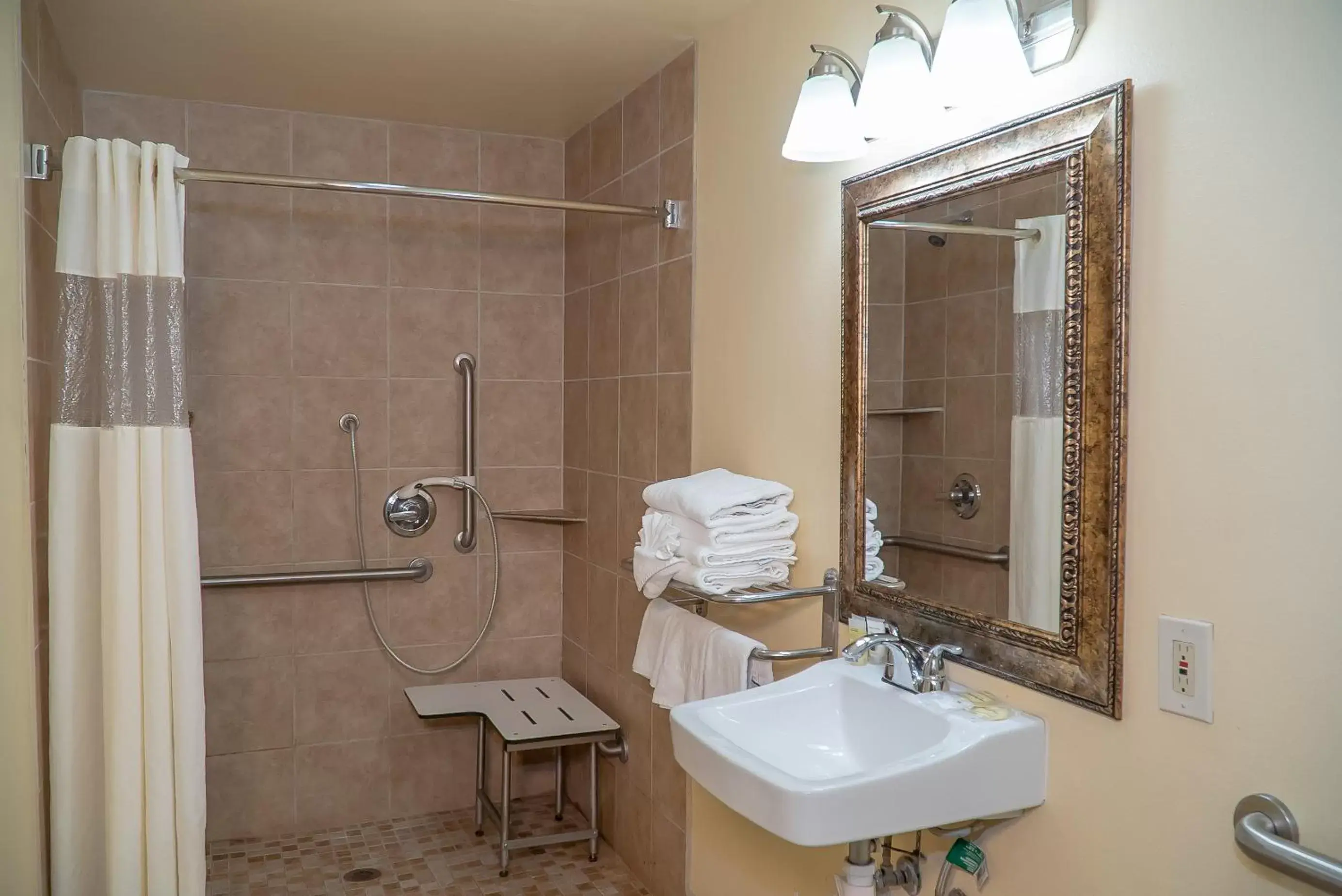 Bathroom in Silver Surf Motel