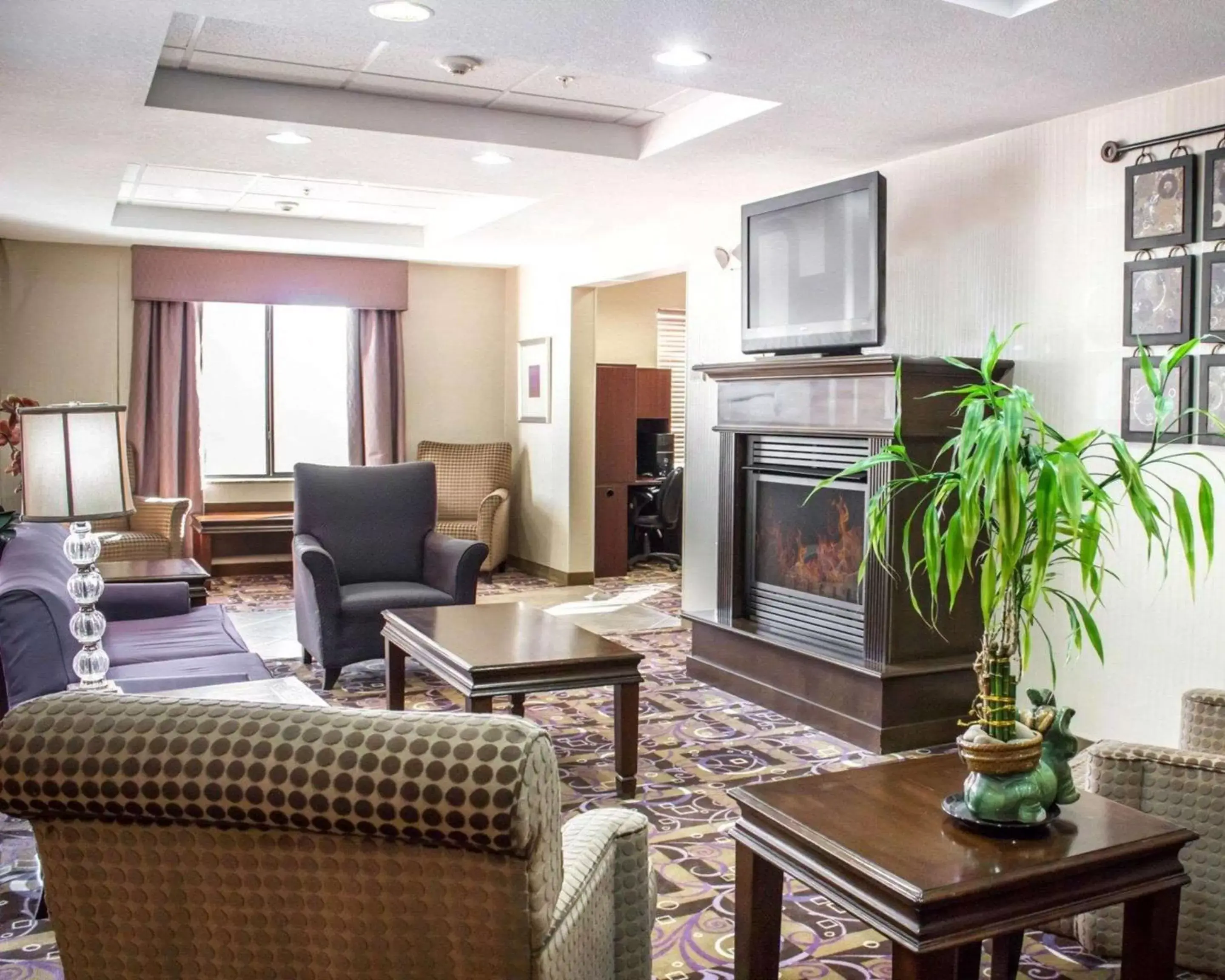 Lobby or reception, Seating Area in Comfort Suites Sanford