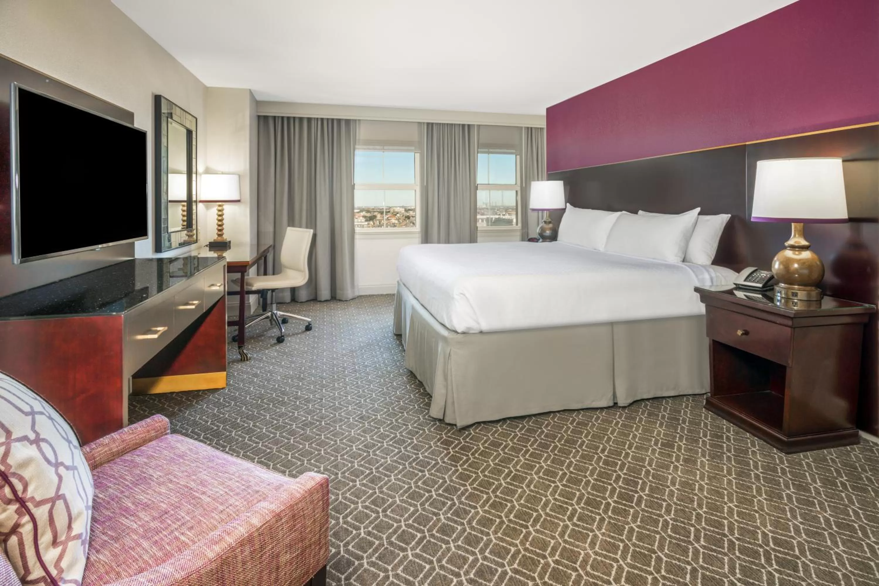 Day, Bed in Crowne Plaza New Orleans French Qtr - Astor by IHG