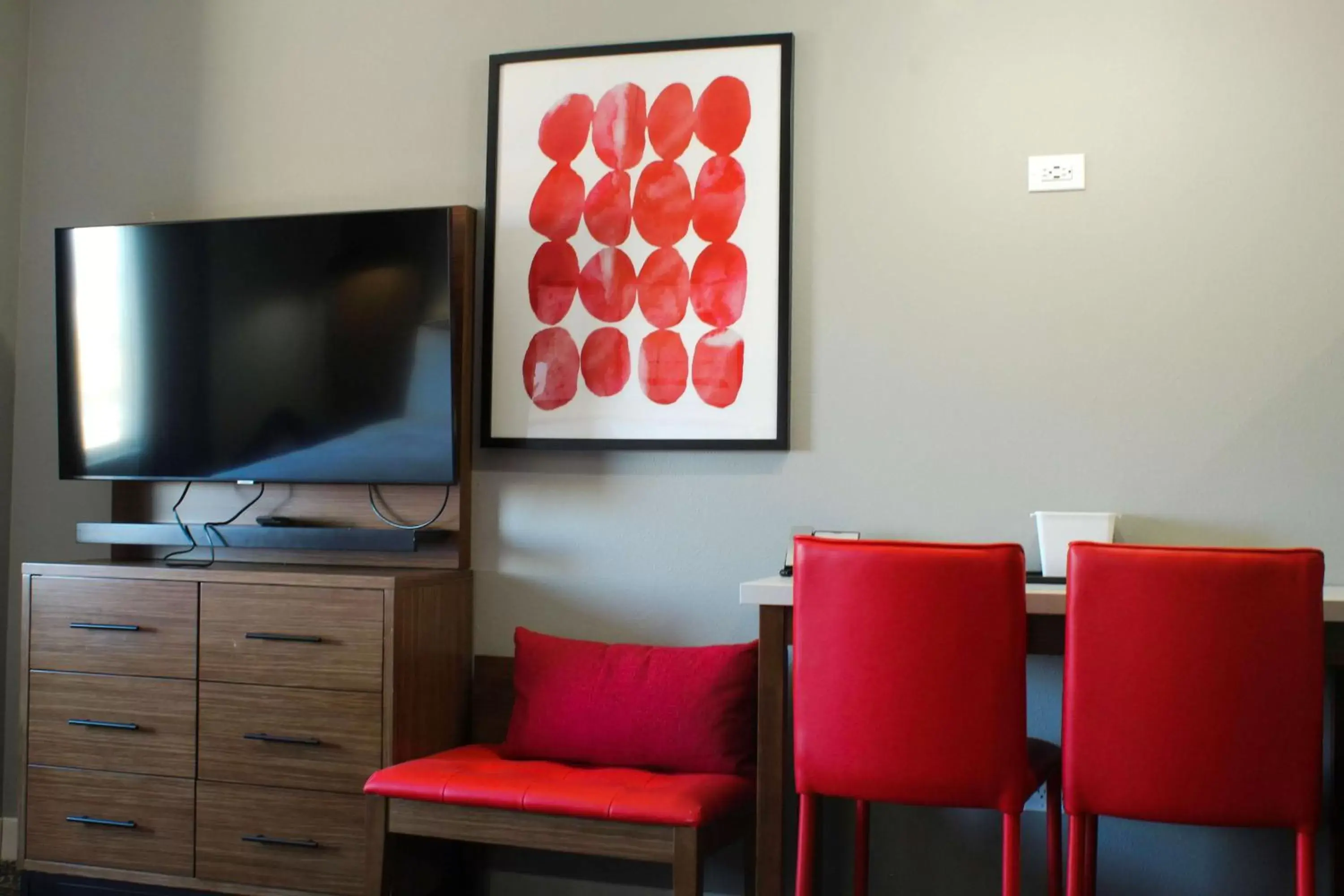 Photo of the whole room, TV/Entertainment Center in Hawthorn Suites by Wyndham Oklahoma City Airport Fairground