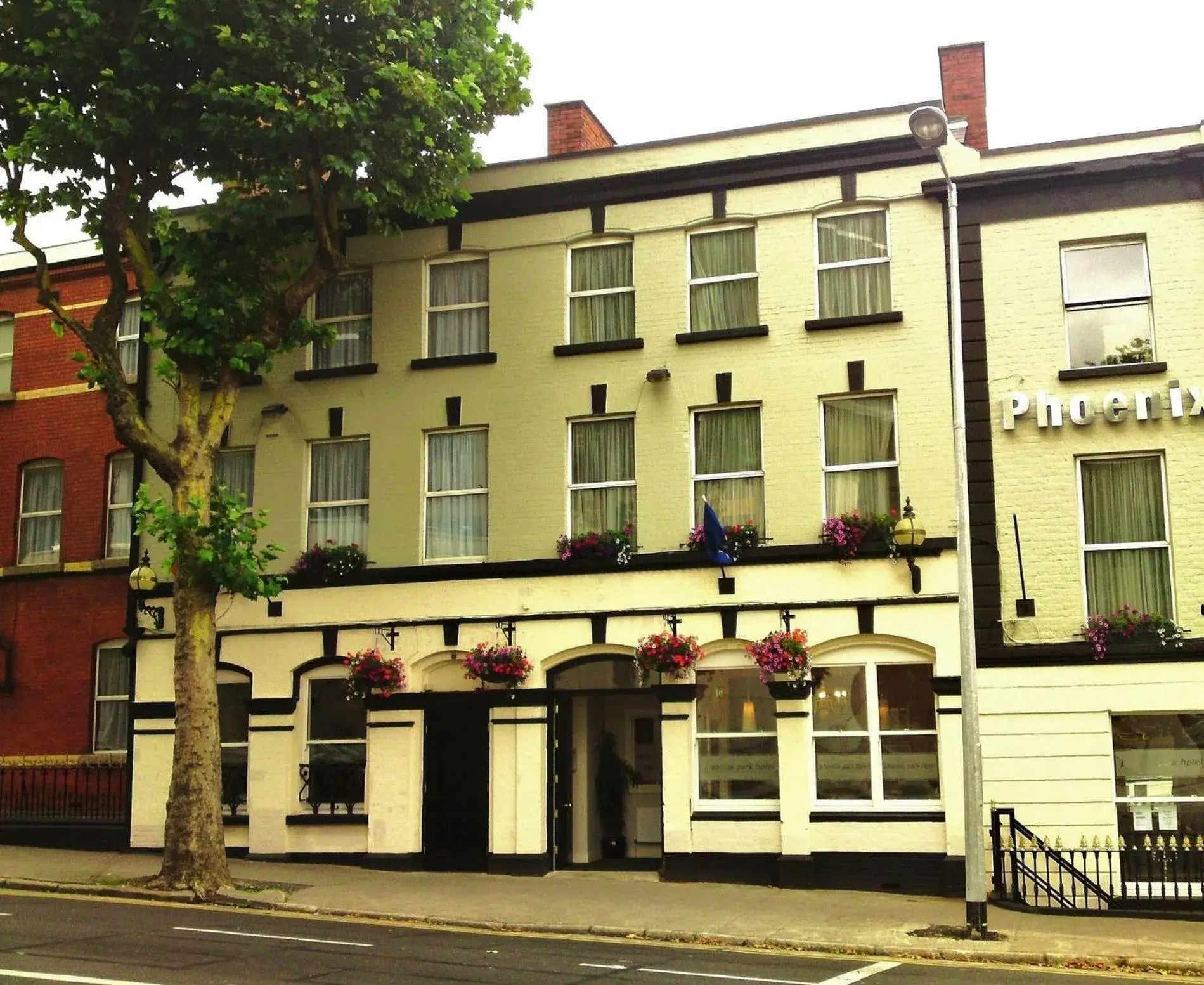 Facade/entrance in Phoenix Park Hotel