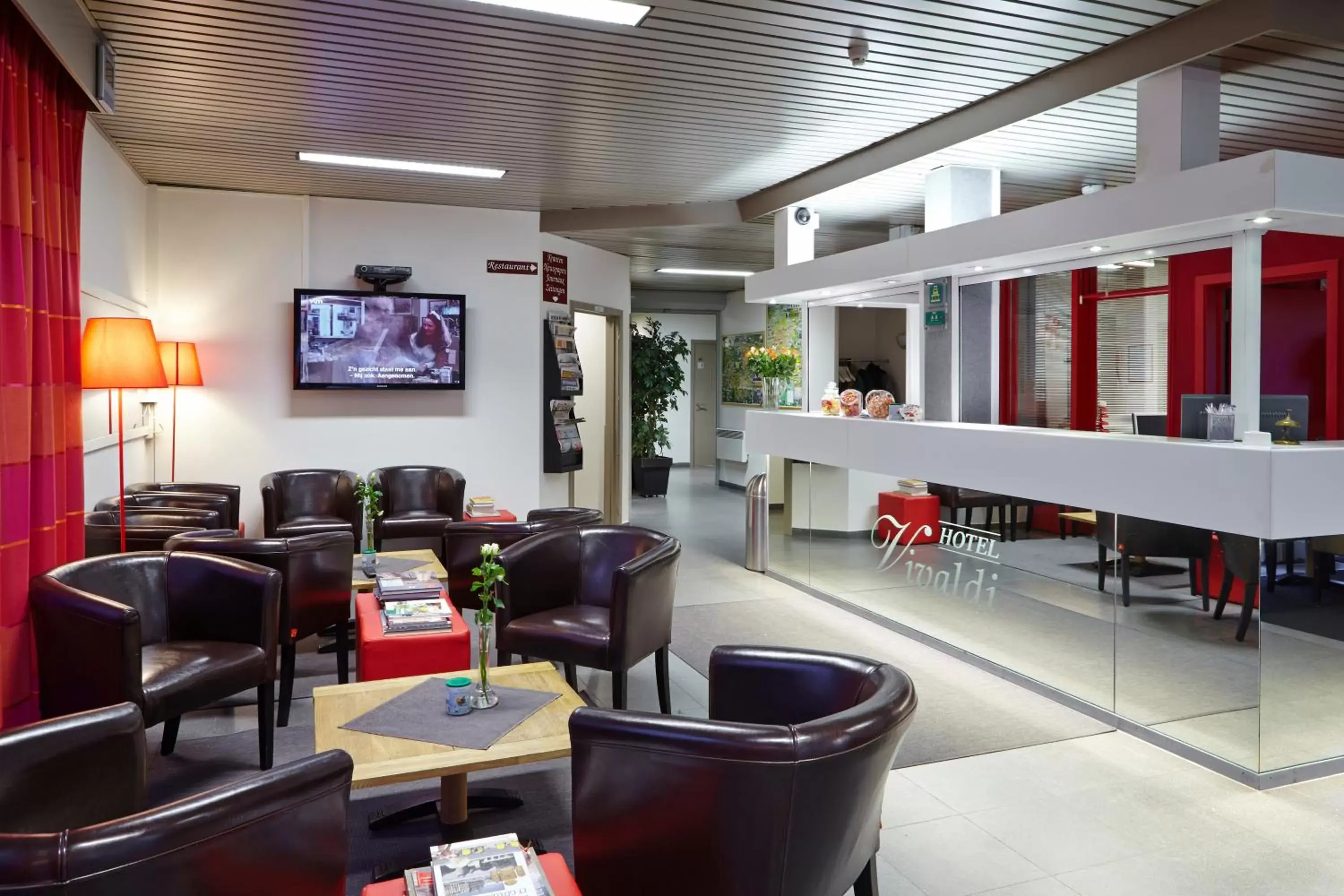 Lobby or reception, Lounge/Bar in Vivaldi Hotel