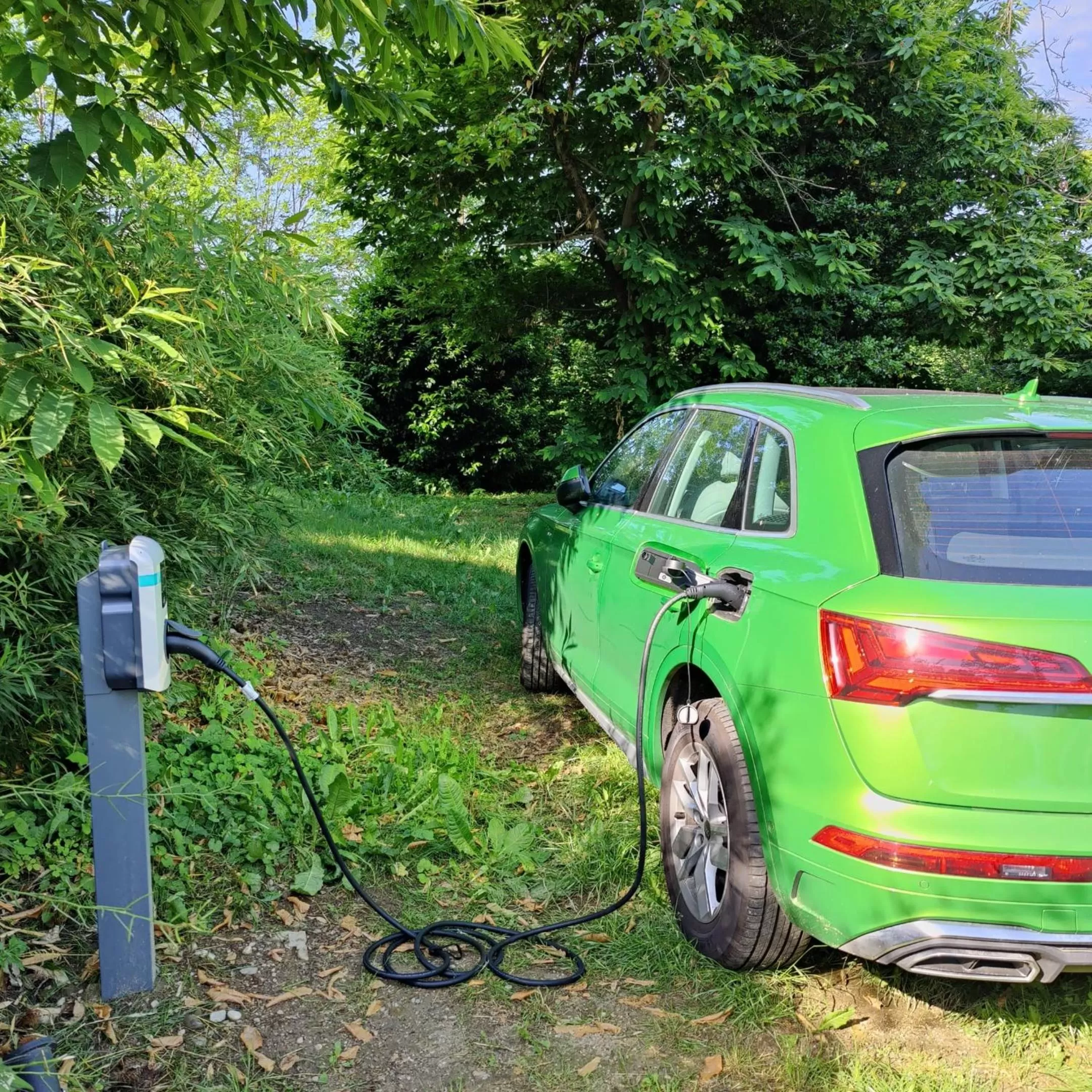 Parking in Dandelion Como Suites & Park