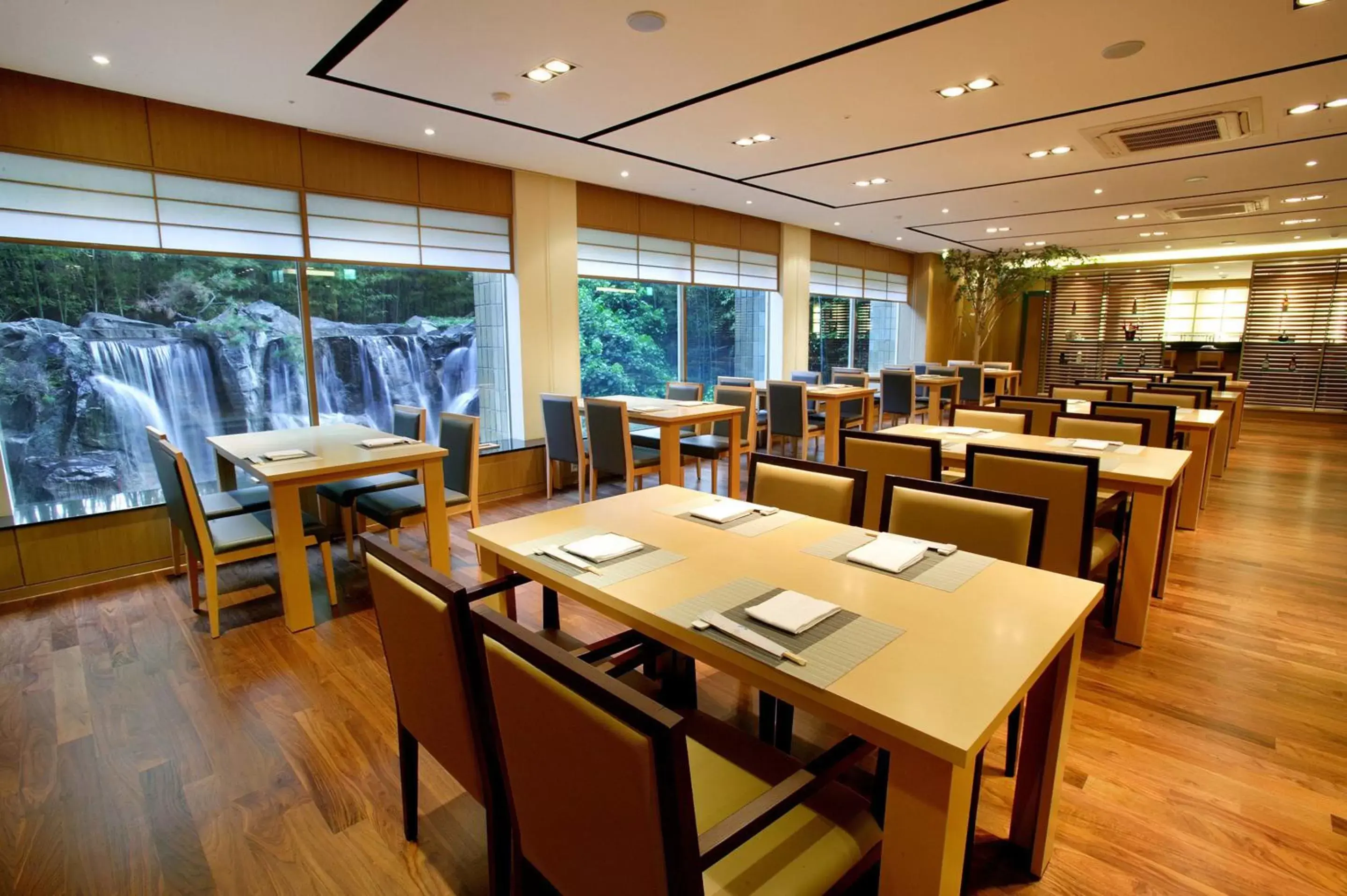 Restaurant/Places to Eat in Hotel Hyundai by Lahan Ulsan