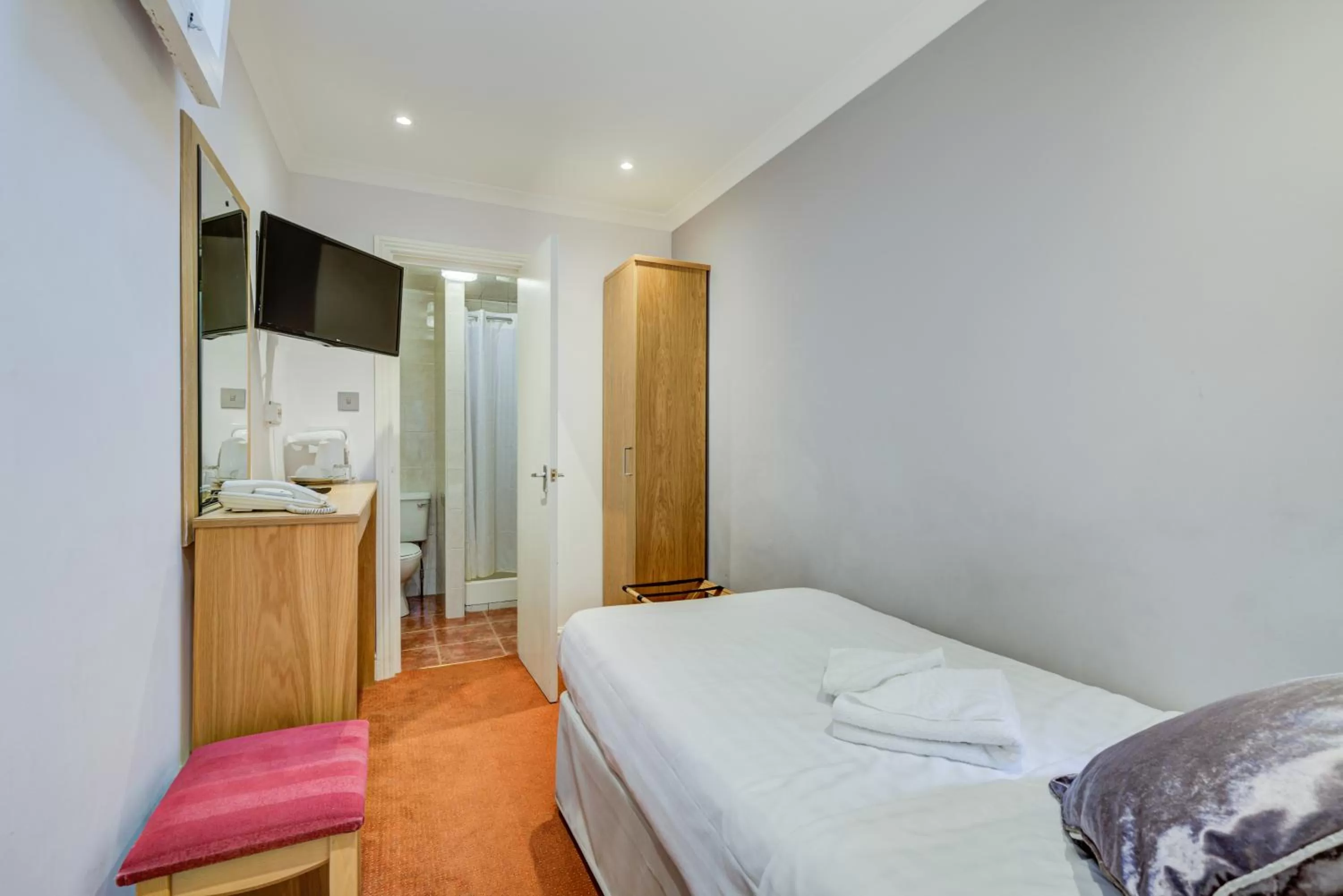 Bed in KingswayPark Hotel at Park Avenue