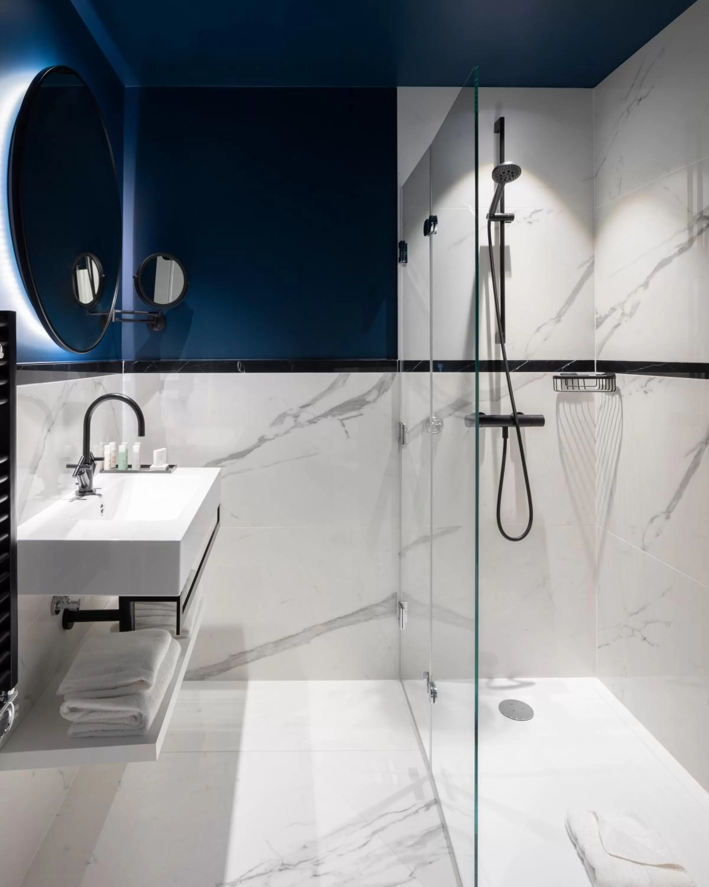 Bathroom in Hôtel Parisianer