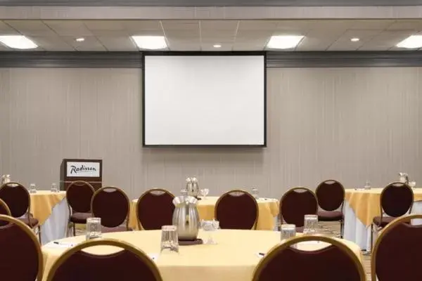 Business facilities in Radisson Hotel North Fort Worth Fossil Creek