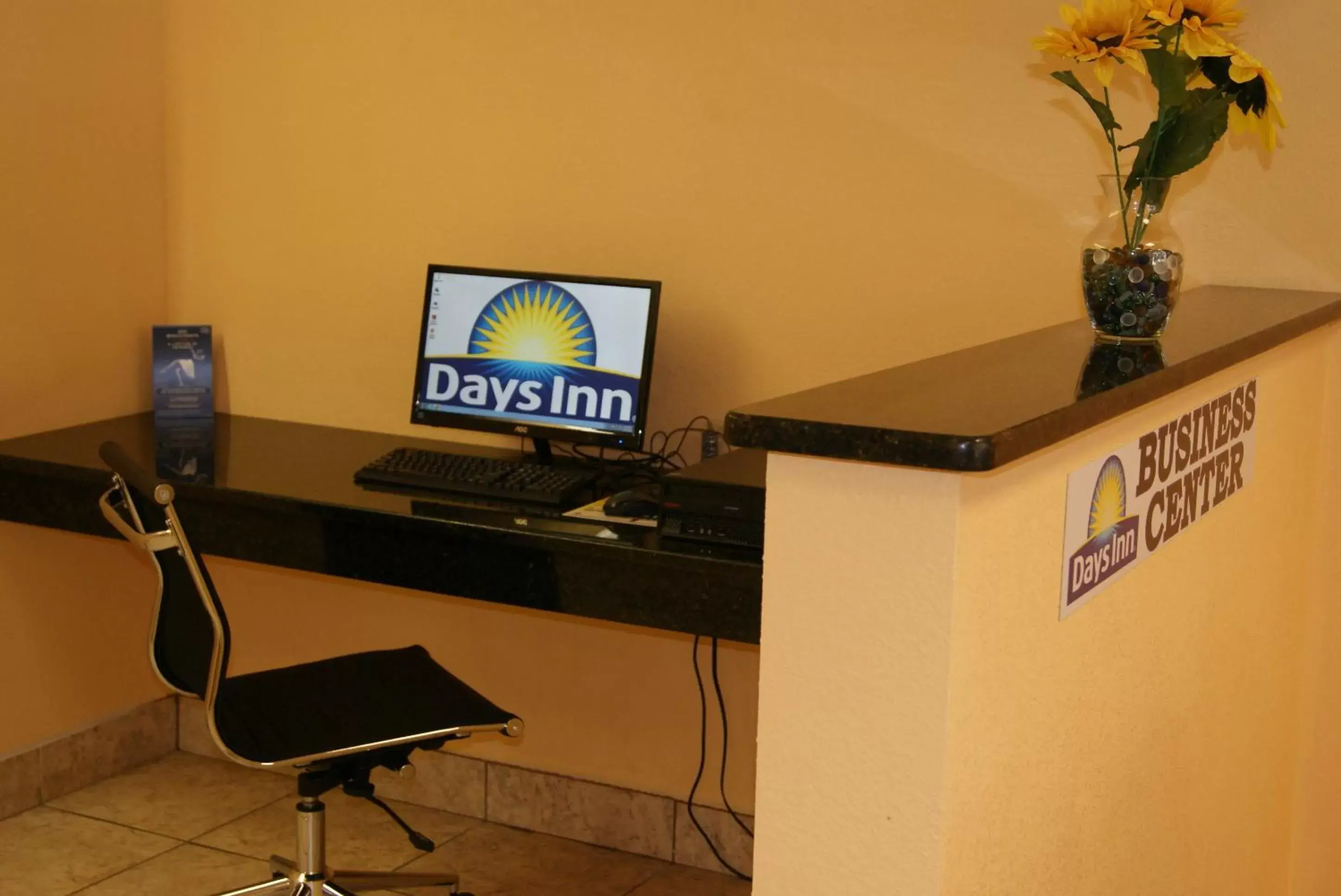 Business facilities, TV/Entertainment Center in Days Inn by Wyndham Shelby