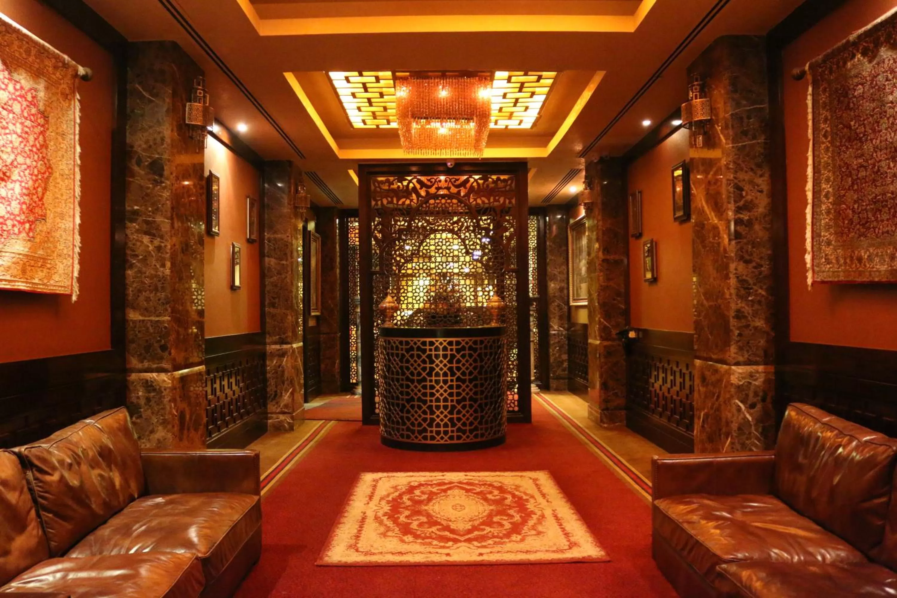 Restaurant/places to eat in Elite Crystal Hotel