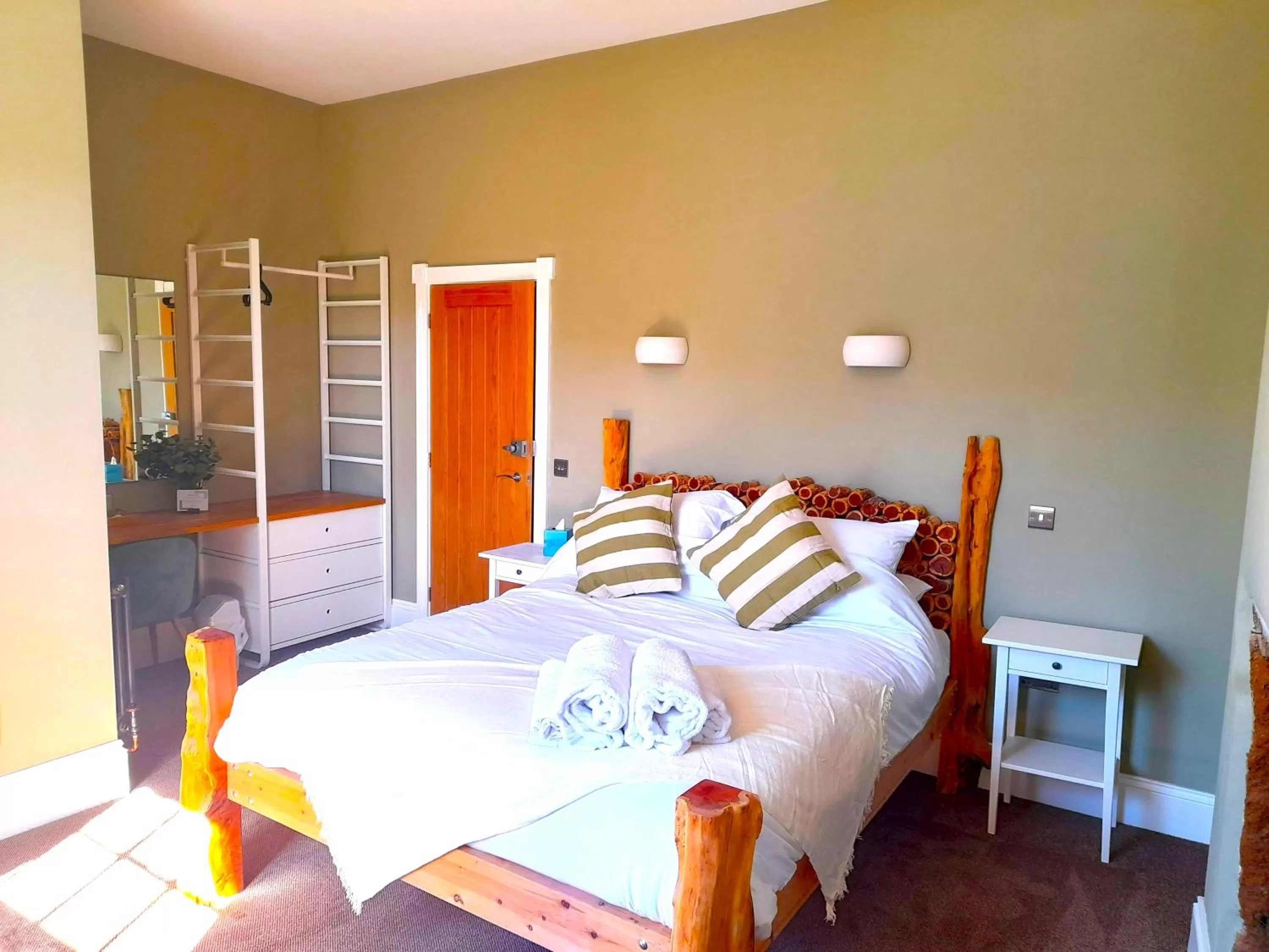 Photo of the whole room, Bed in The Olive Well