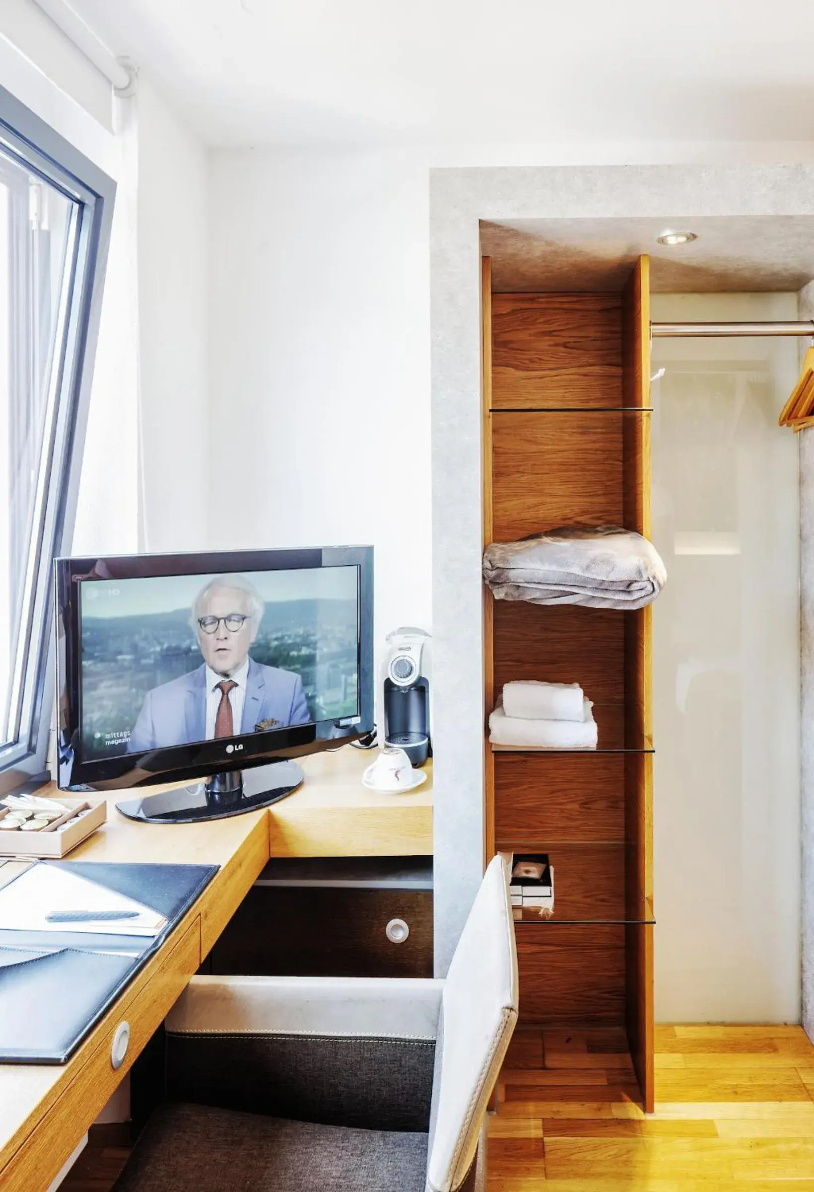 TV and multimedia, Bathroom in Seehotel Litz