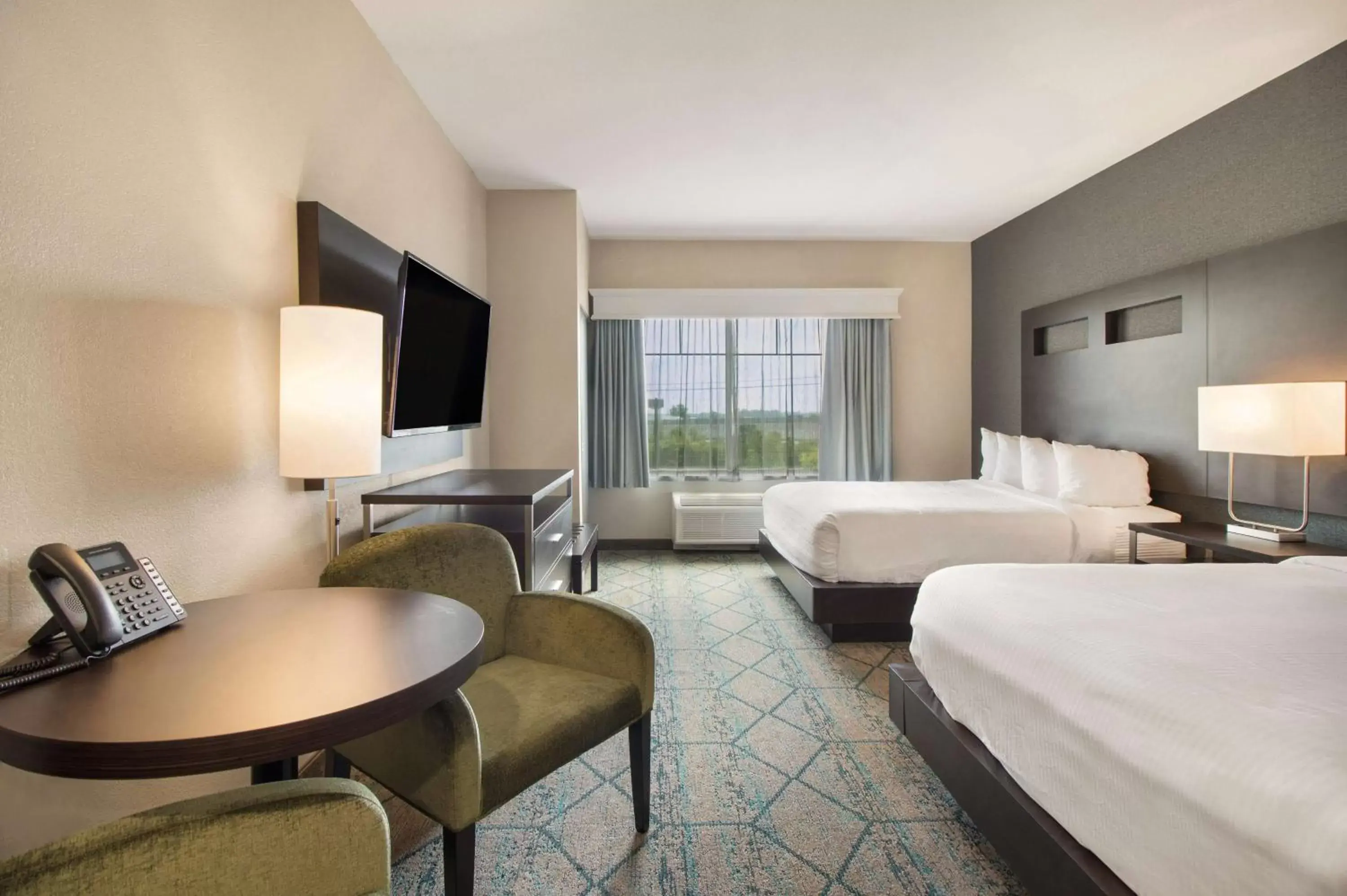 Bedroom, Seating Area in Best Western Plus Louisville North