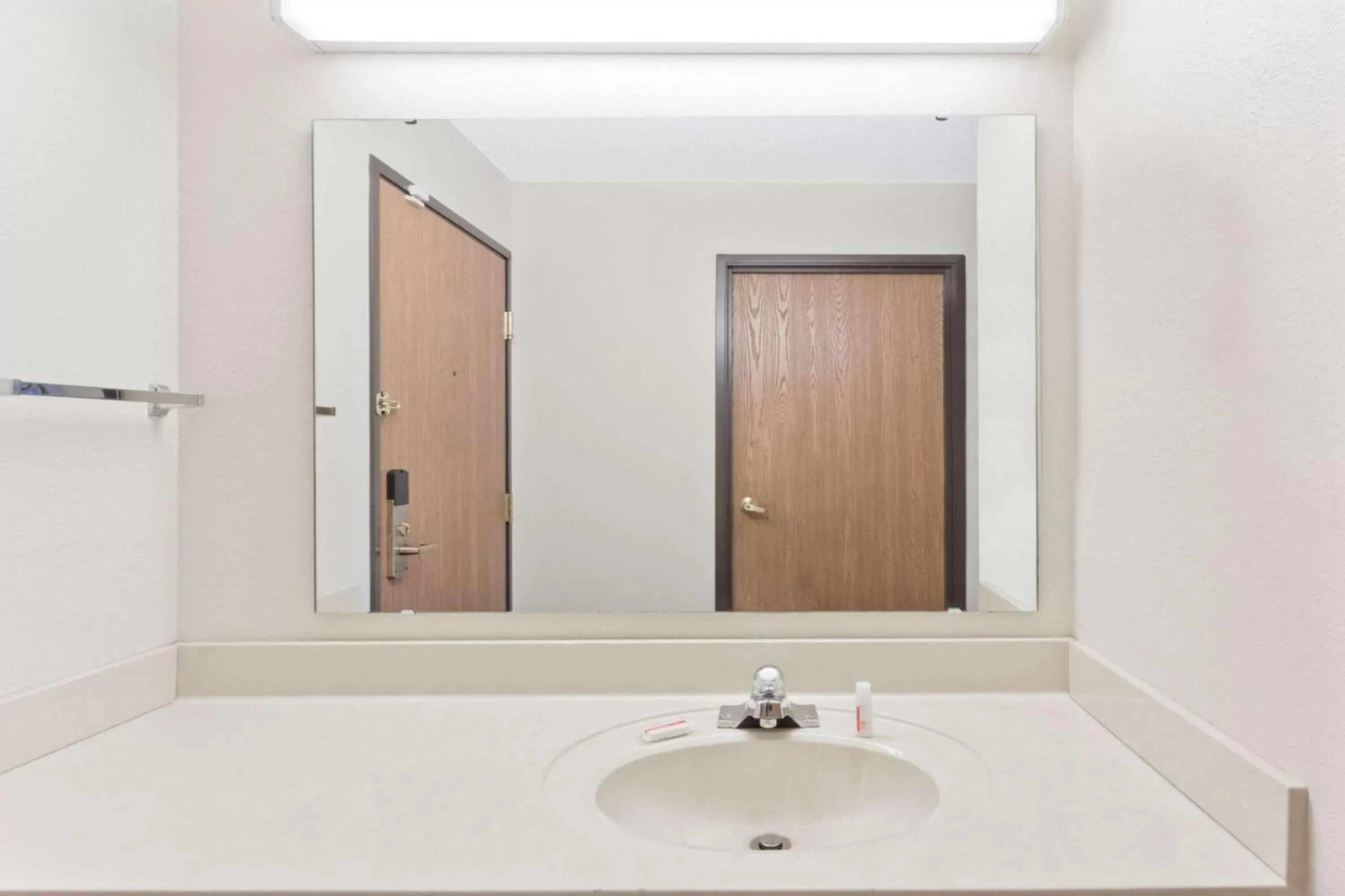 Bathroom in Super 8 by Wyndham Cloverdale
