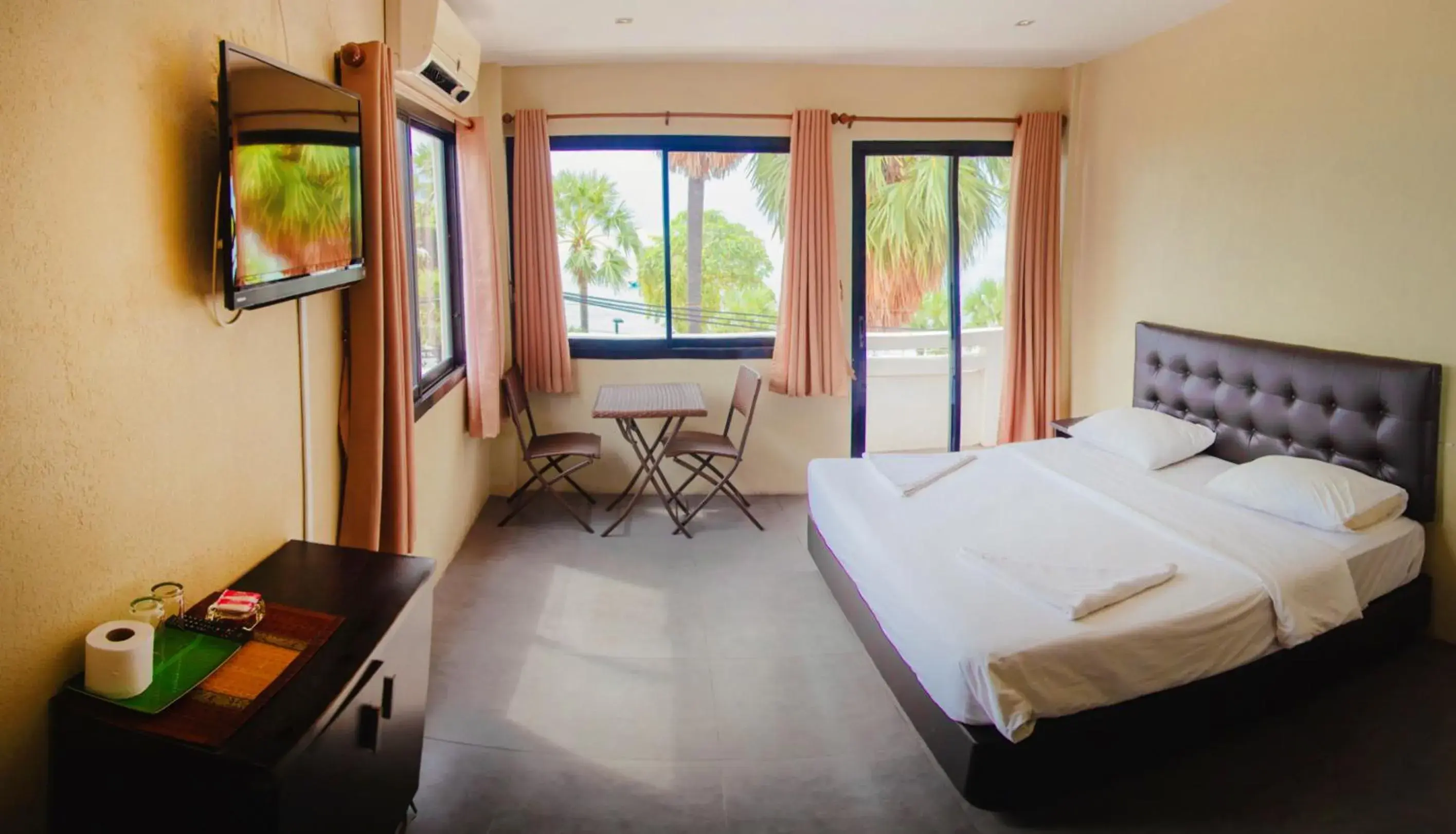 Bathroom, Bed in G.I Lodge