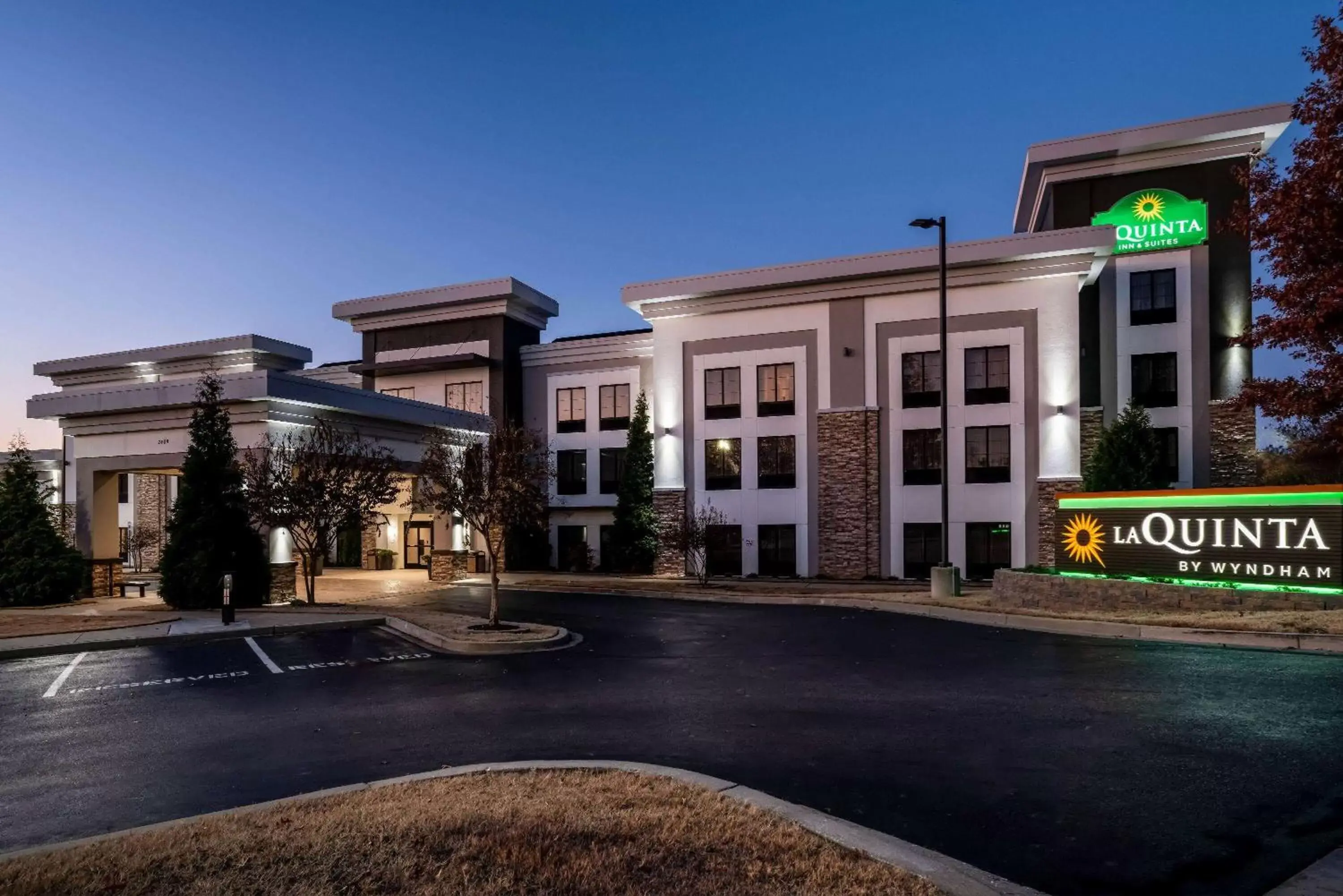 Property Building in La Quinta by Wyndham Memphis Wolfchase