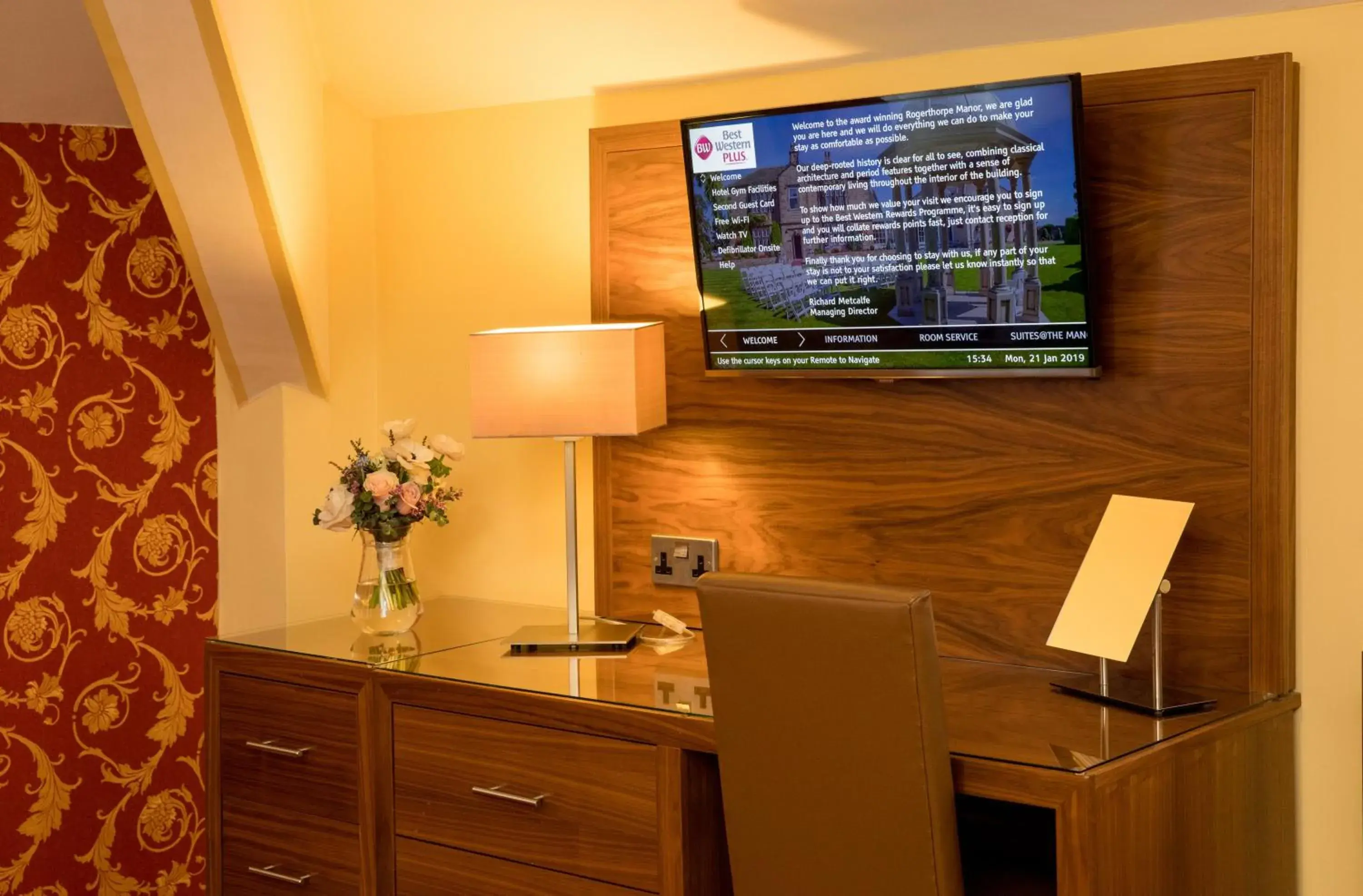 TV and multimedia, TV/Entertainment Center in Rogerthorpe Manor Hotel