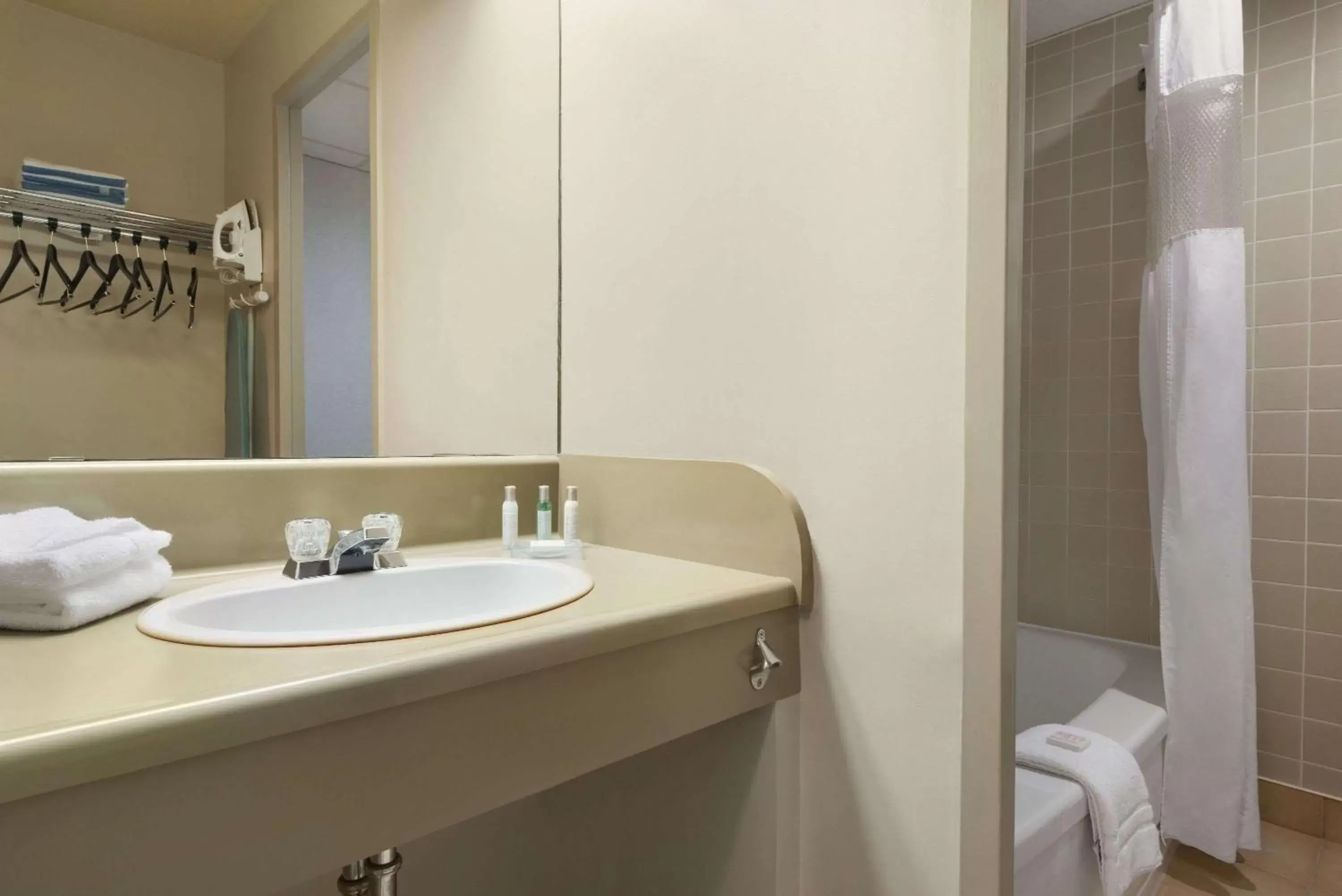 Bathroom in Travelodge by Wyndham Sydney