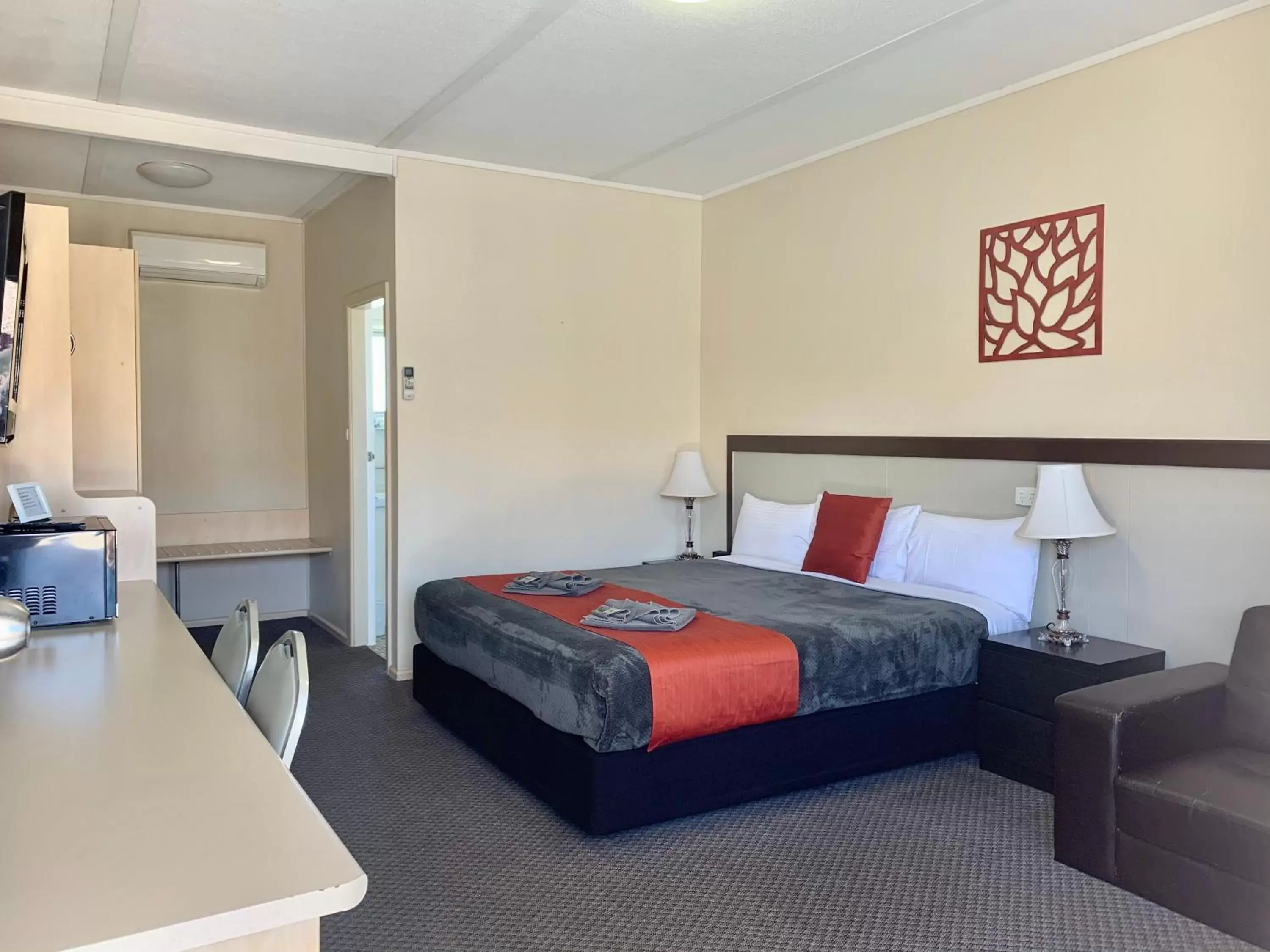 Bed in Gilgandra Motel