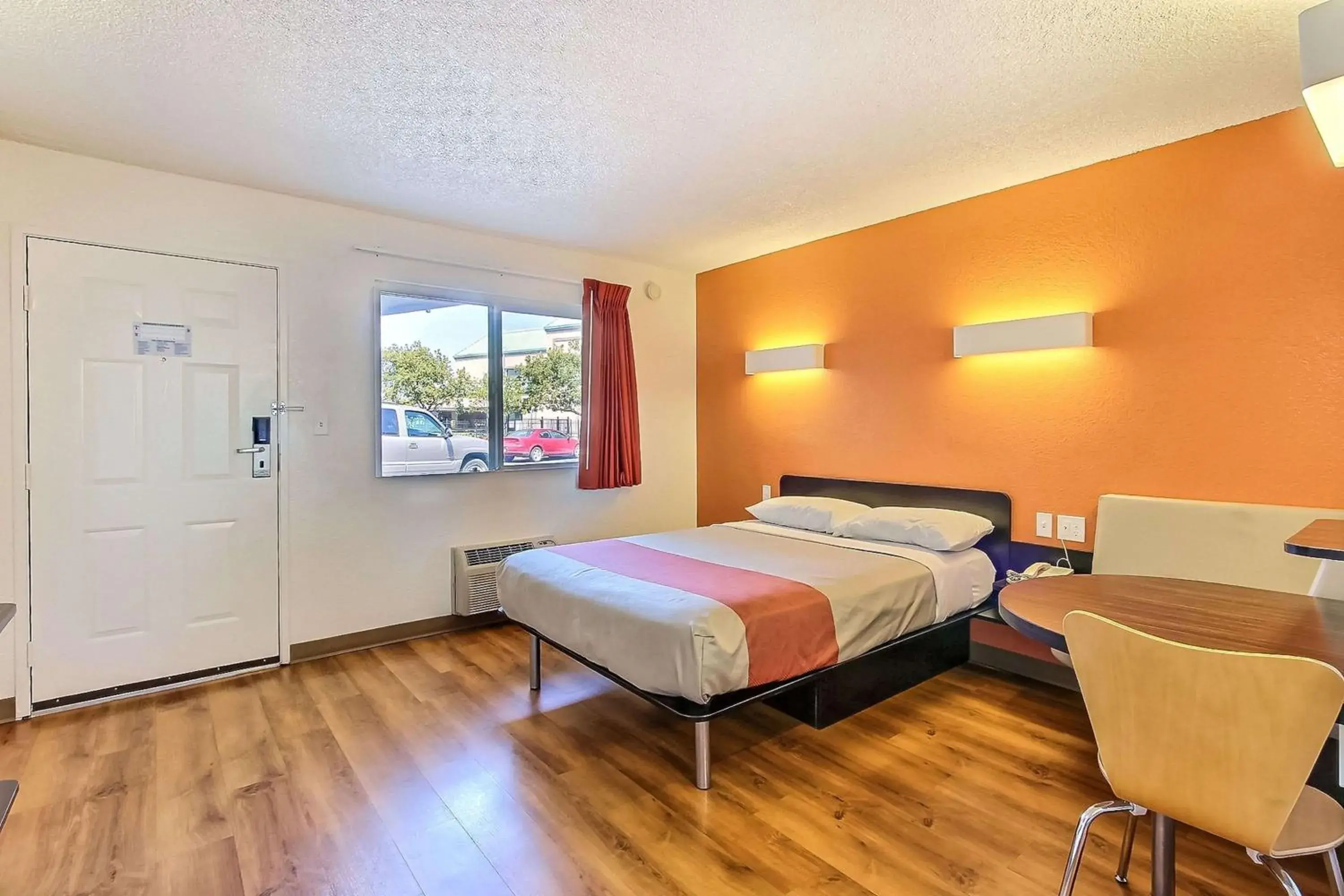 Bedroom, Room Photo in Motel 6-Campbell, CA - San Jose