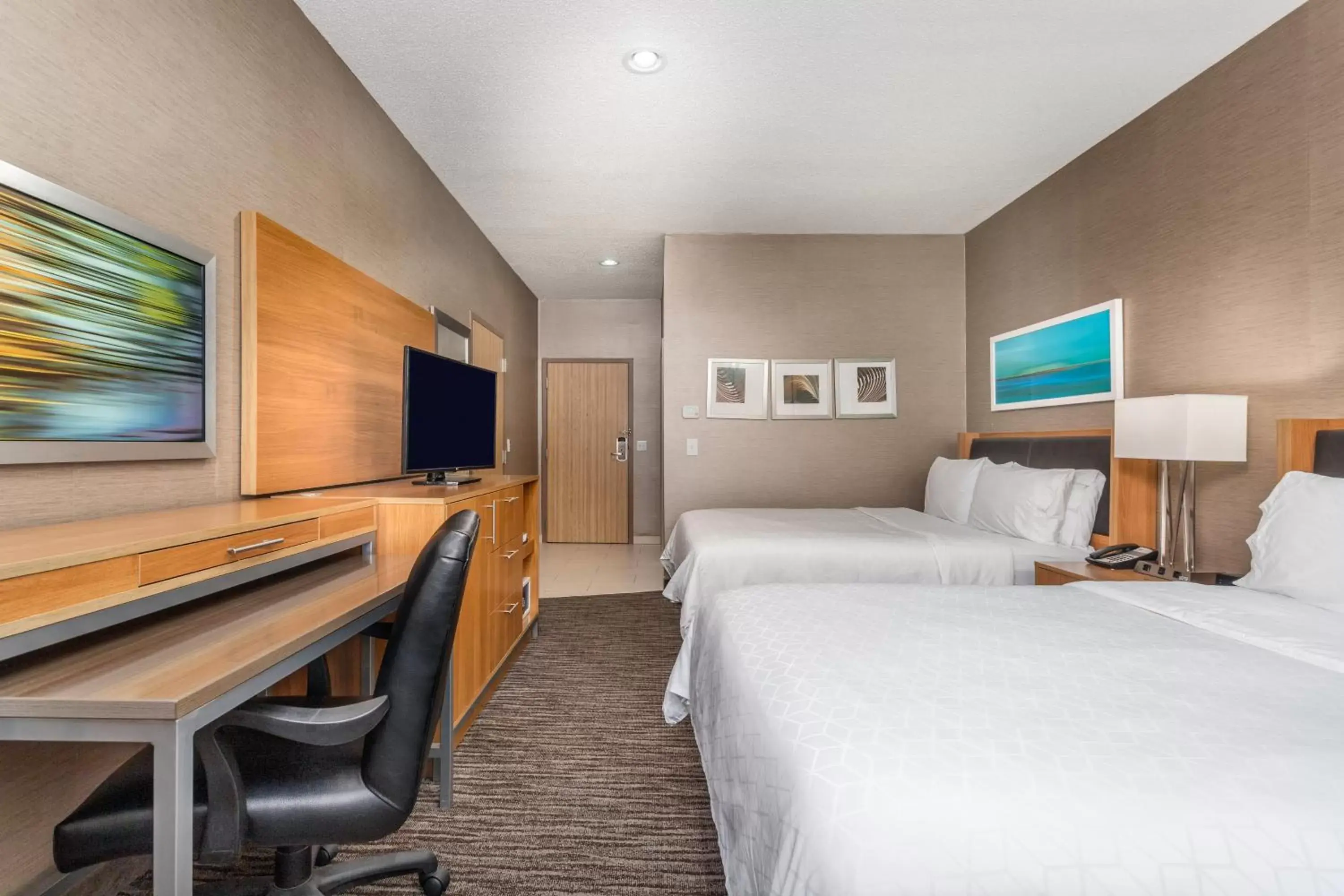 Standard Queen Room with Two Queen Beds - Communication Accessible/River View in Holiday Inn Express Annapolis East-Kent Island by IHG Standard Queen Room with Two Queen Beds - Communication Accessible/River View in Holiday Inn Express Annapolis East-Kent Island by IHG