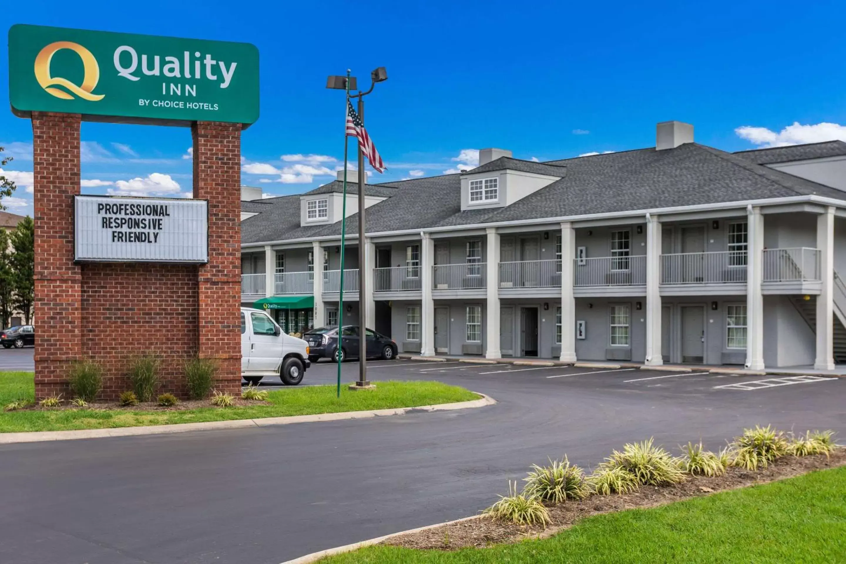 Property building in Quality Inn Gallatin-Nashville Metro Property building in Quality Inn Gallatin-Nashville Metro