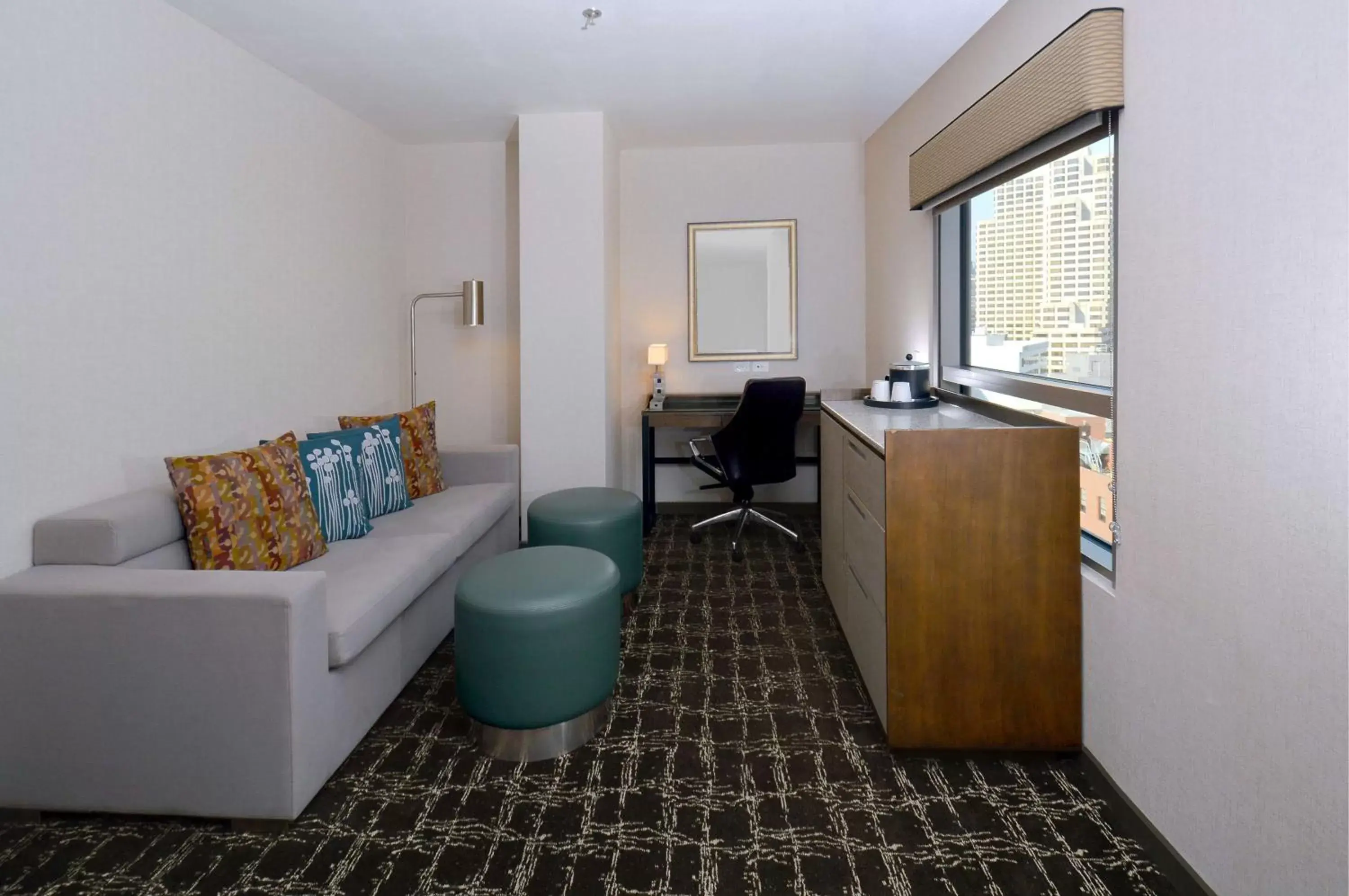 Bedroom, Seating Area in Hampton Inn San Francisco Downtown/Convention Center