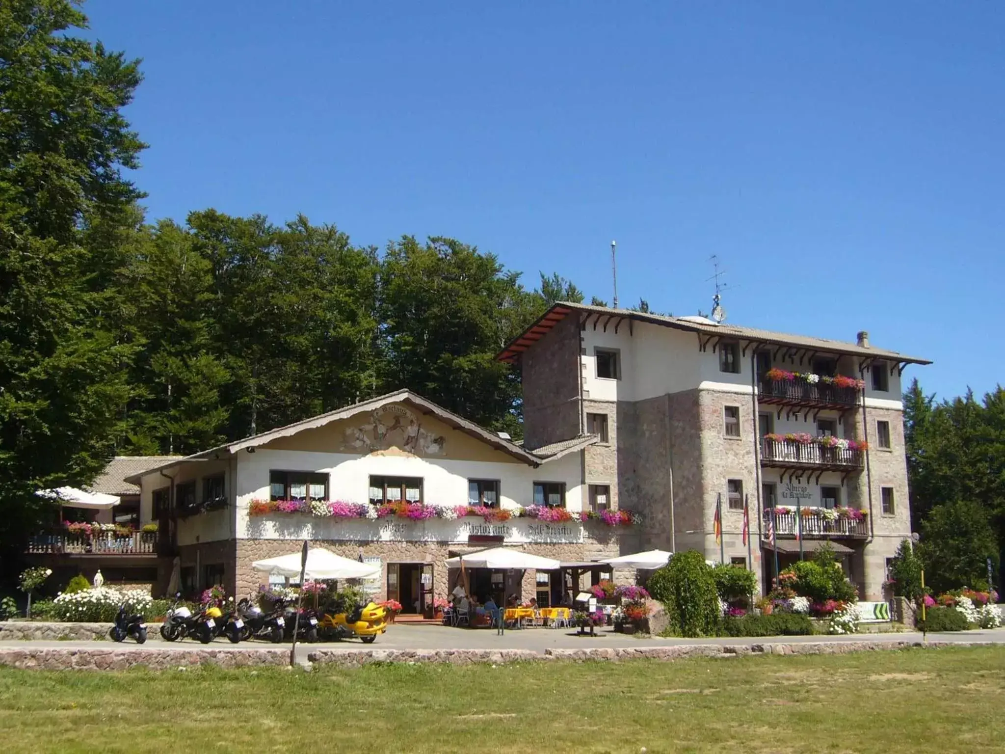 Facade/entrance, Property Building in Albergo Le Macinaie - Monte Amiata