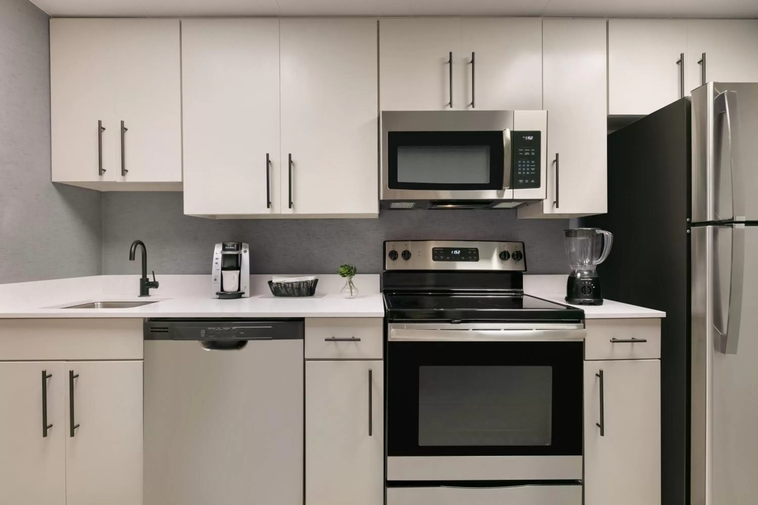 Bedroom, Kitchen/Kitchenette in Holiday Inn & Suites Ocean City, an IHG Hotel