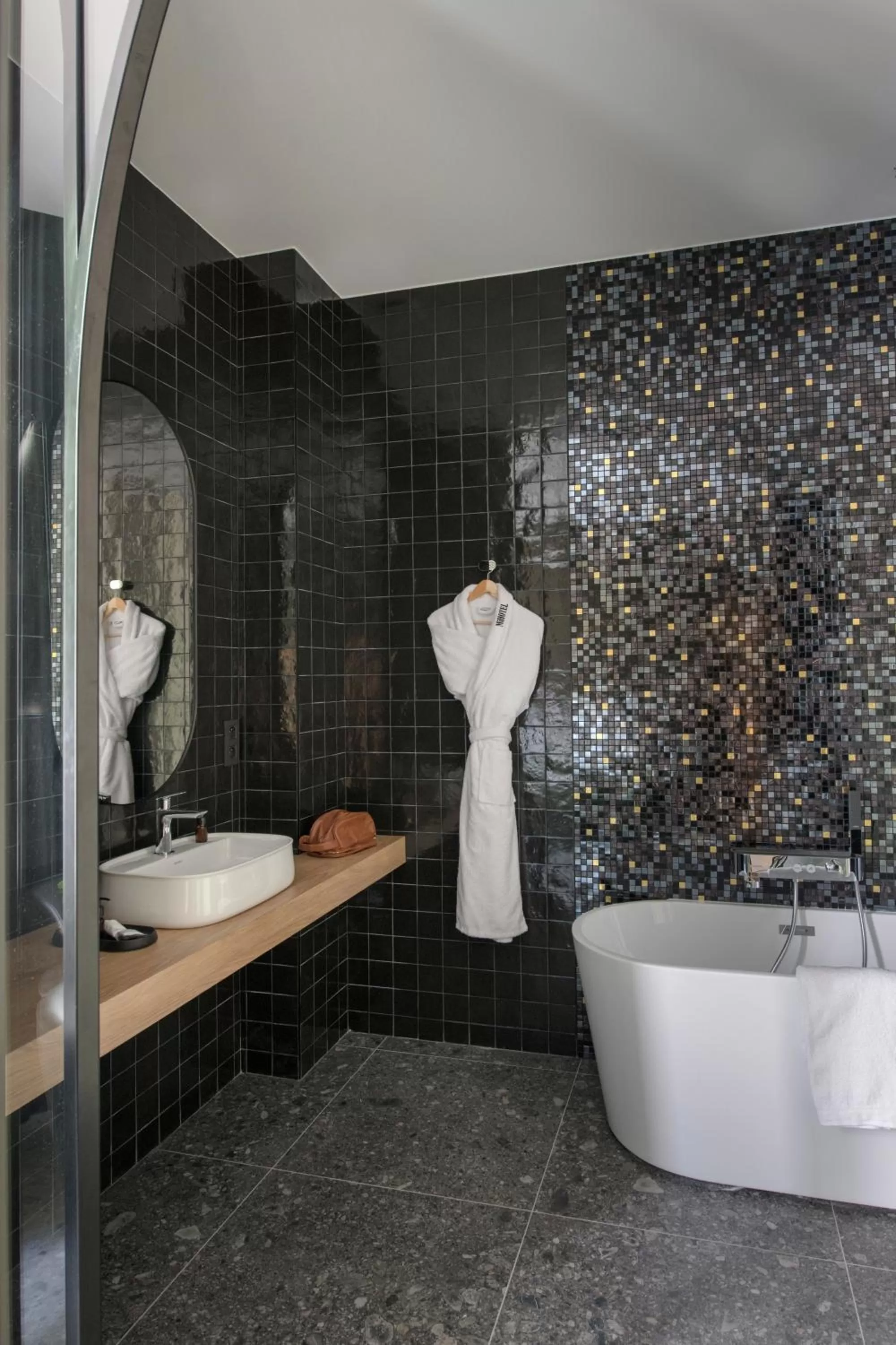 Shower, Bathroom in MiHotel Sala