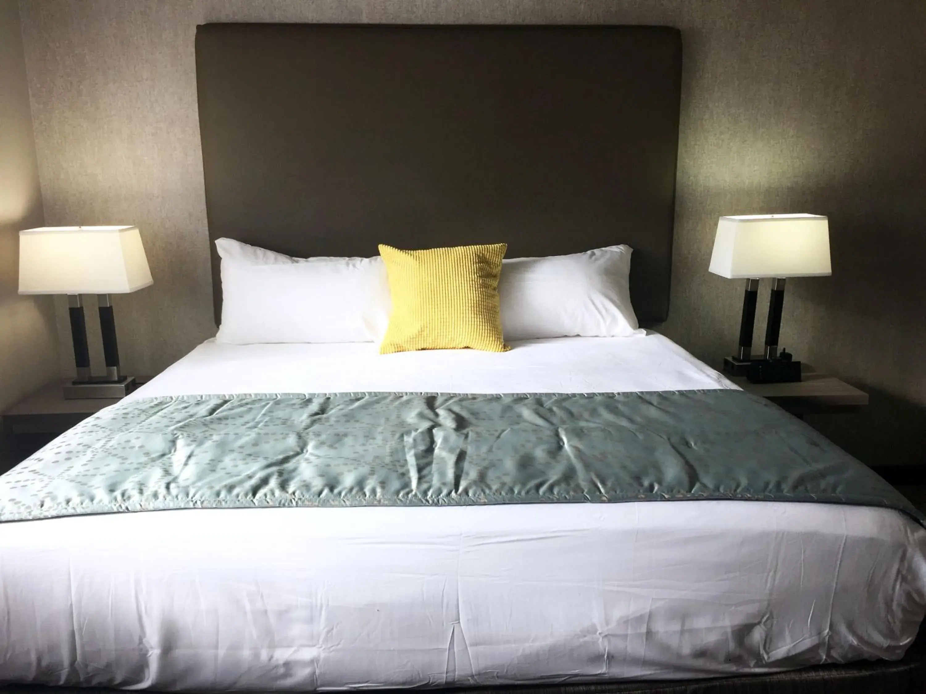 Bed in Arden Star Hotel