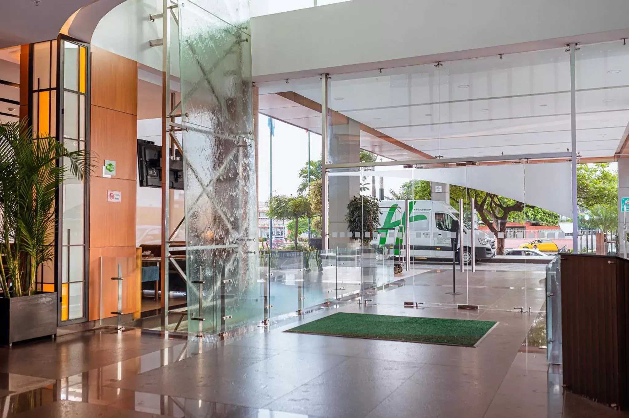 Property building in Holiday Inn Guayaquil Airport by IHG Property building in Holiday Inn Guayaquil Airport by IHG