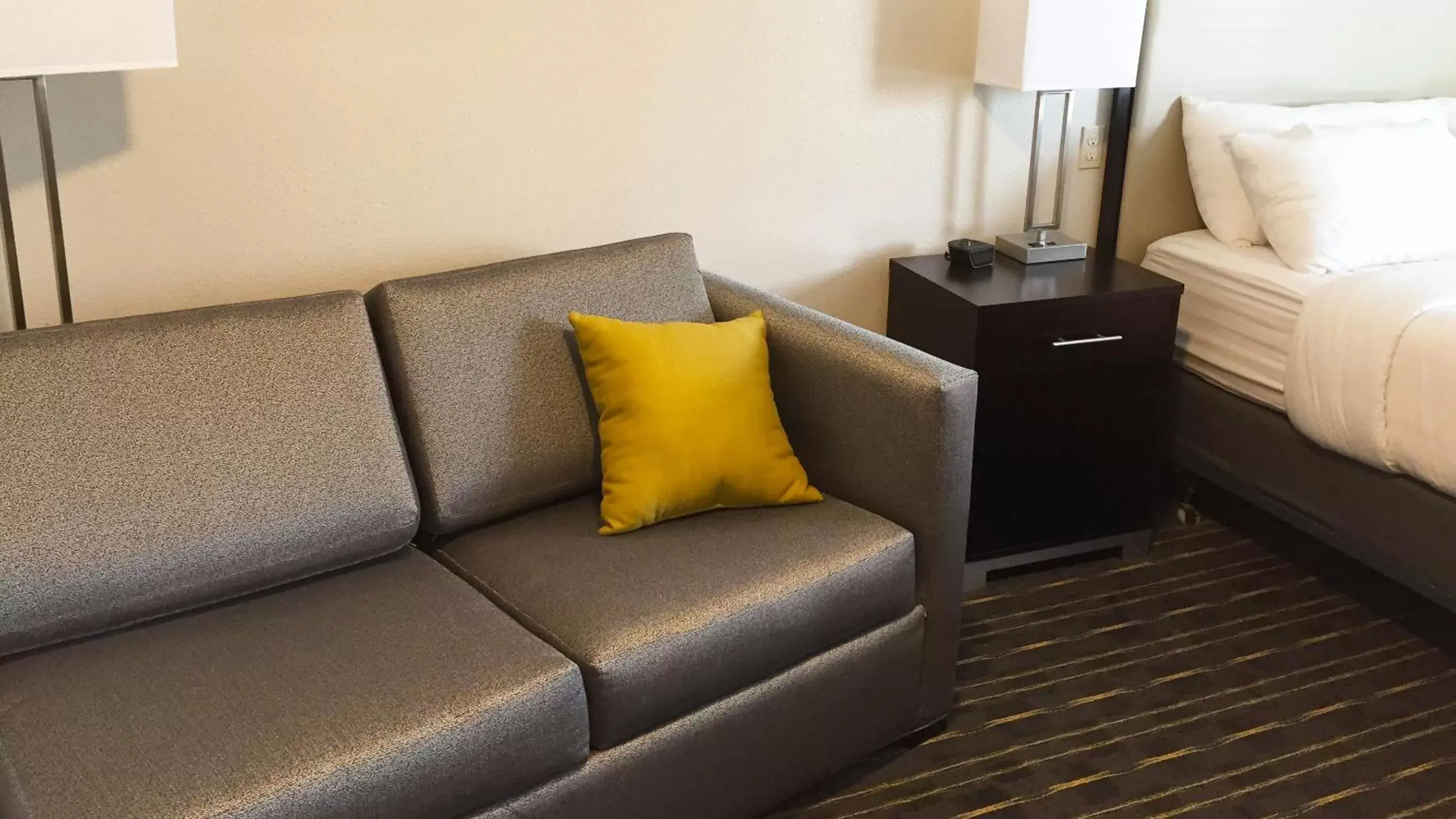 Seating Area in Comfort Inn & Suites Tigard near Washington Square