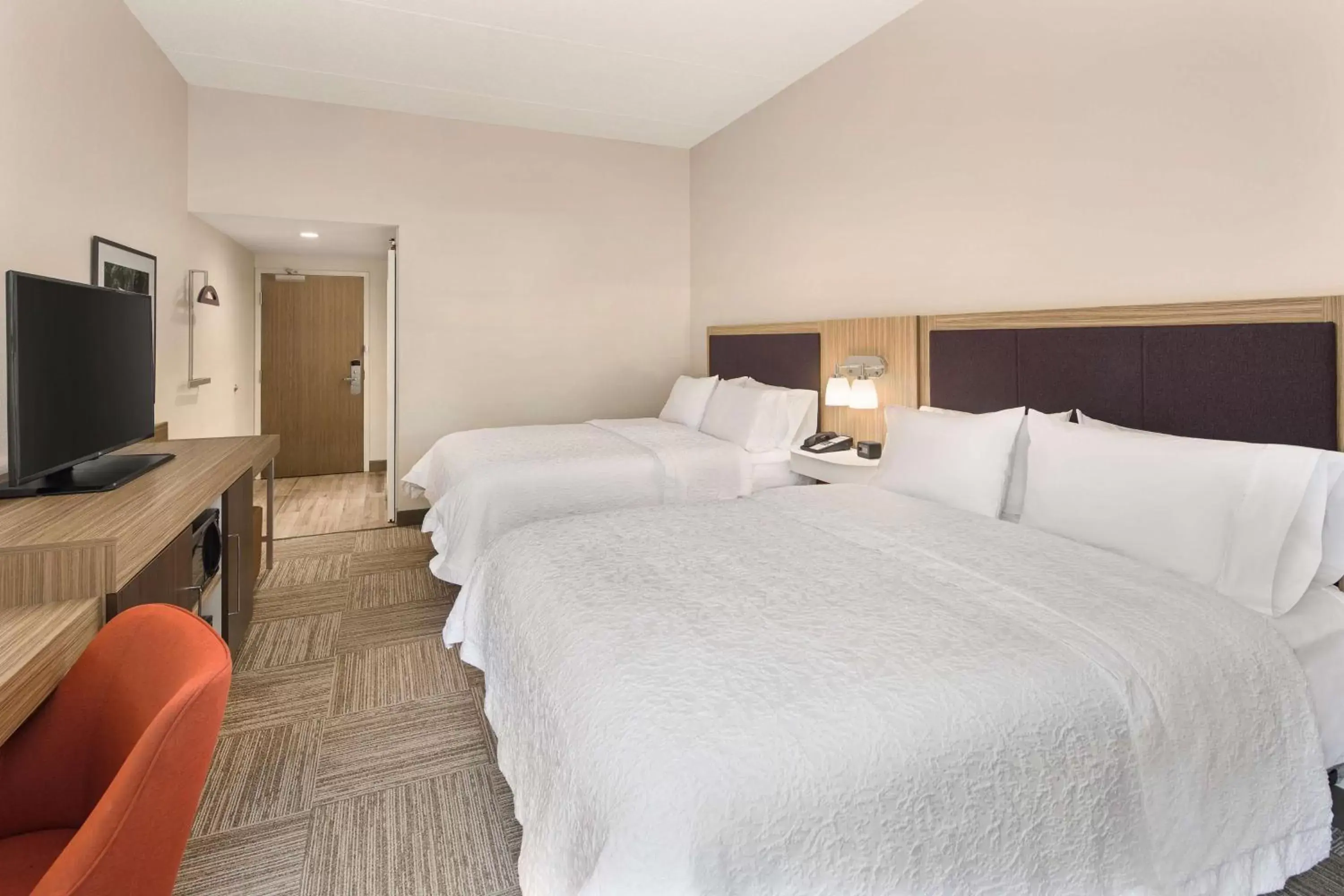 Bed in Hampton Inn Lagrange near Callaway Gardens Bed in Hampton Inn Lagrange near Callaway Gardens