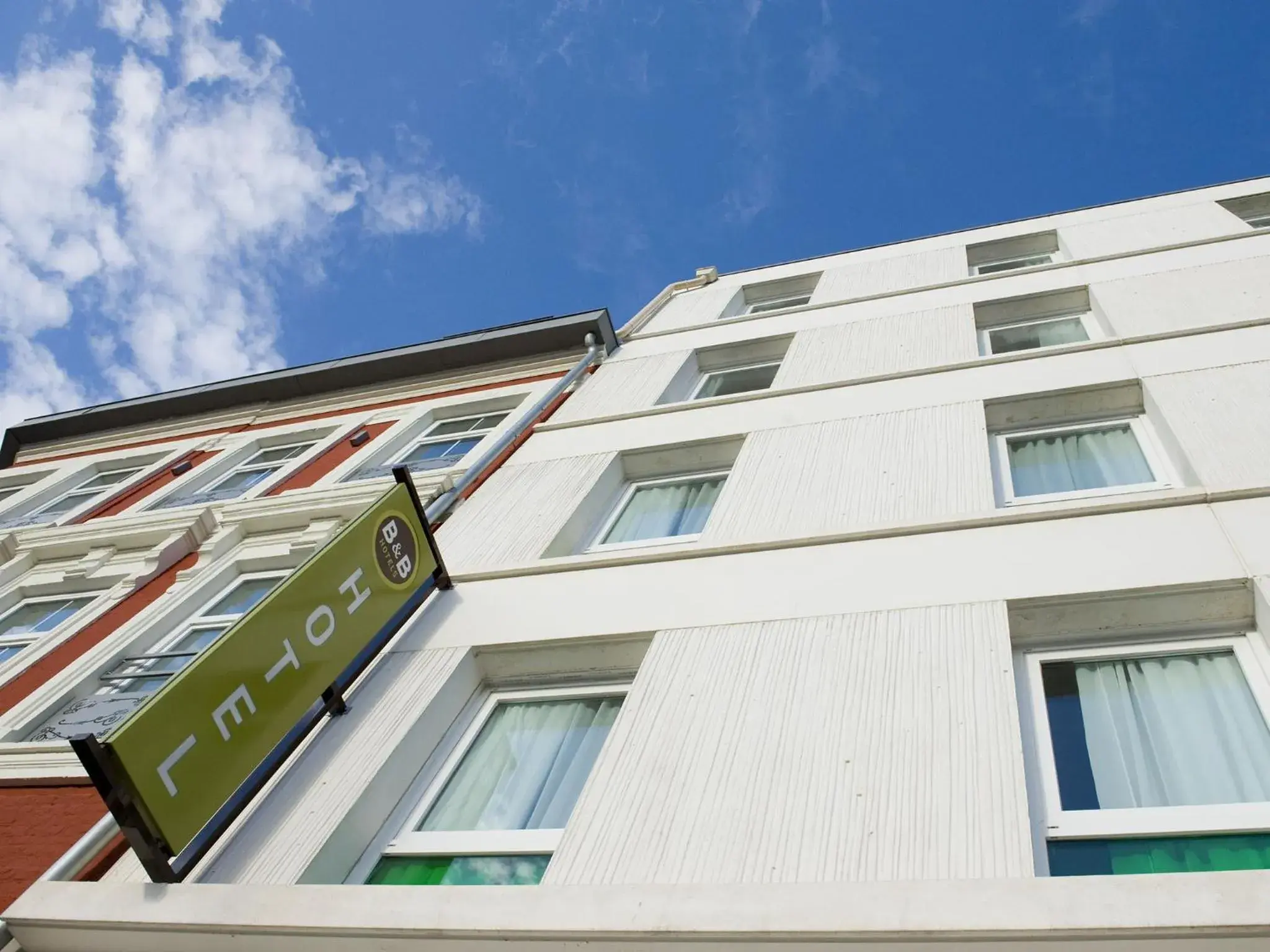 Property building, Facade/Entrance in B&B HOTEL Dunkerque Centre Gare